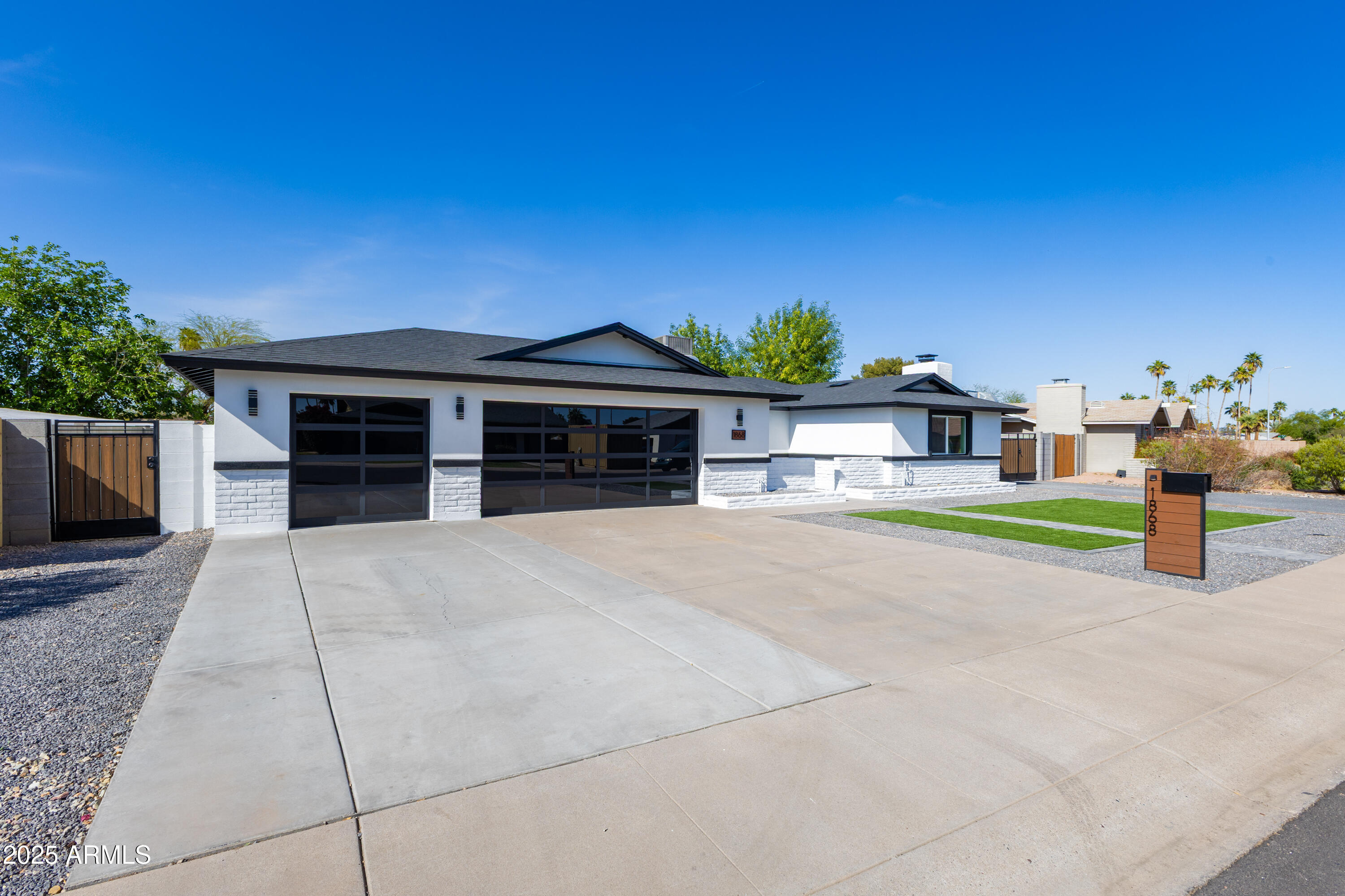 1868 E La Donna Drive Property Photo 6