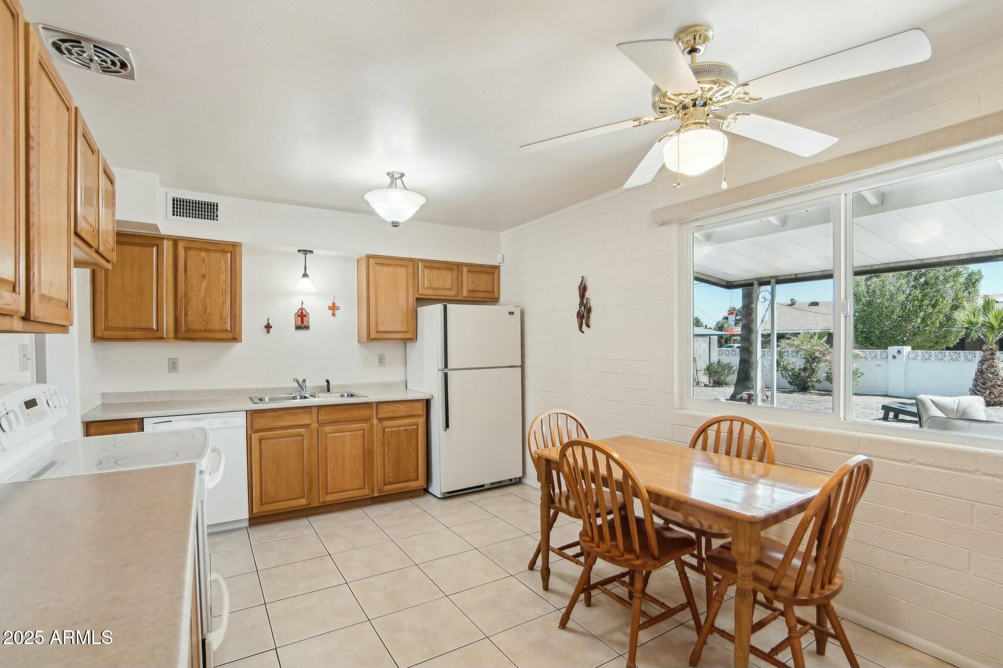 10519 W Sun City Boulevard Property Photo 11