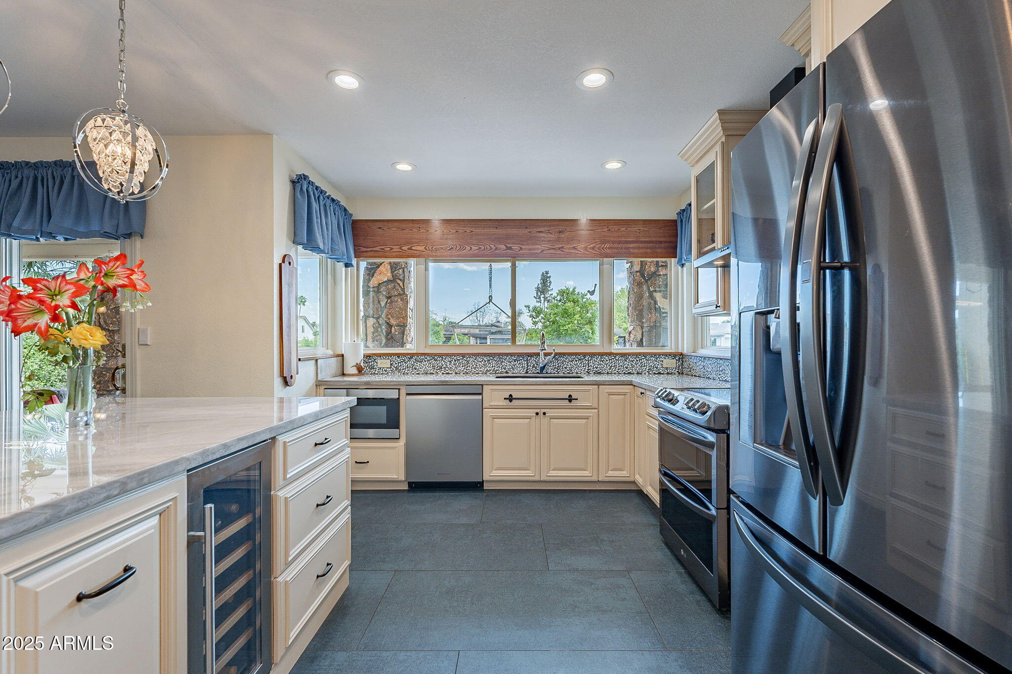 1329 E Whalers Way Property Photo 34