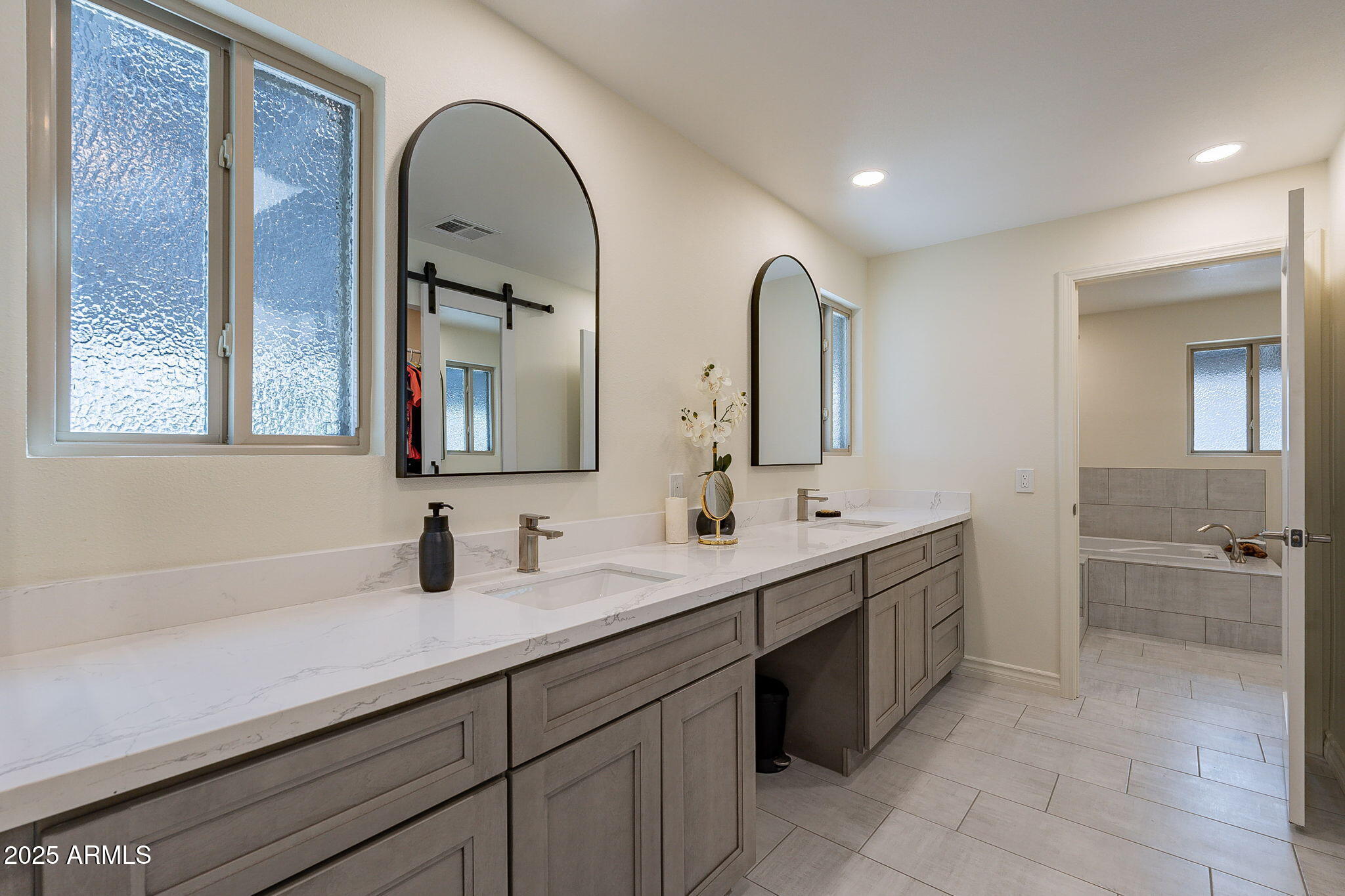 1329 E Whalers Way Property Photo 40