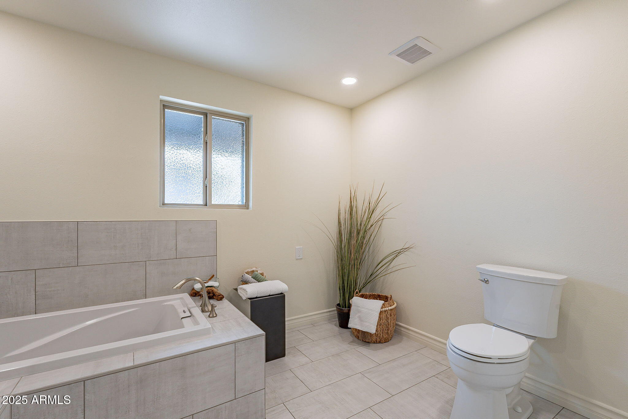 1329 E Whalers Way Property Photo 41