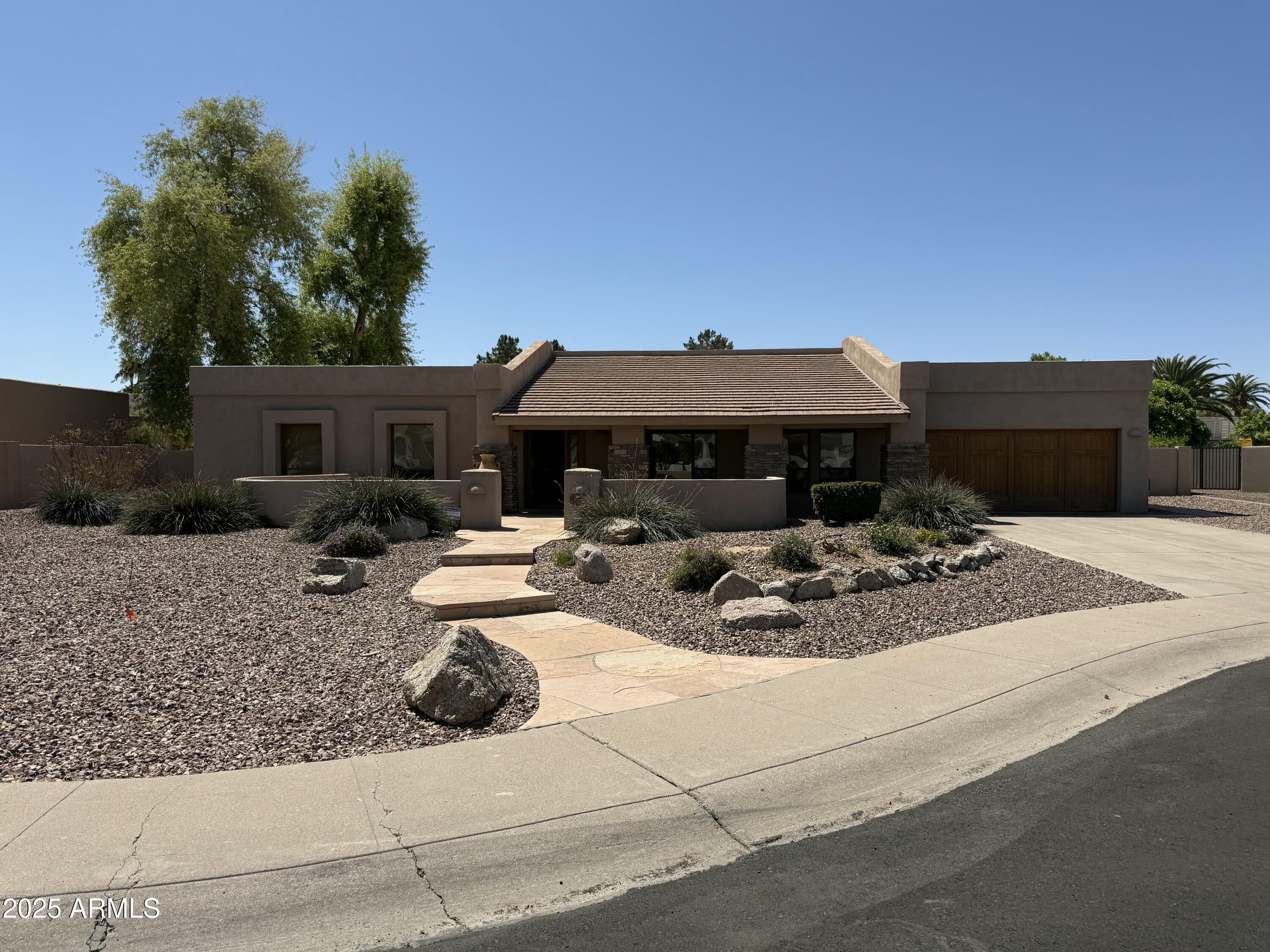 8051 E Del Cadena Drive Property Photo 1