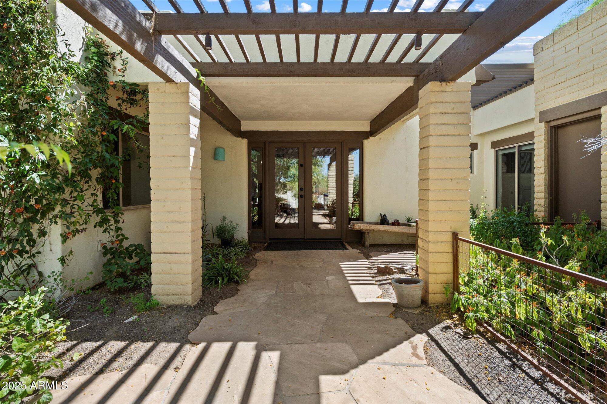 4646 E Shadow Rock Road Property Photo 4
