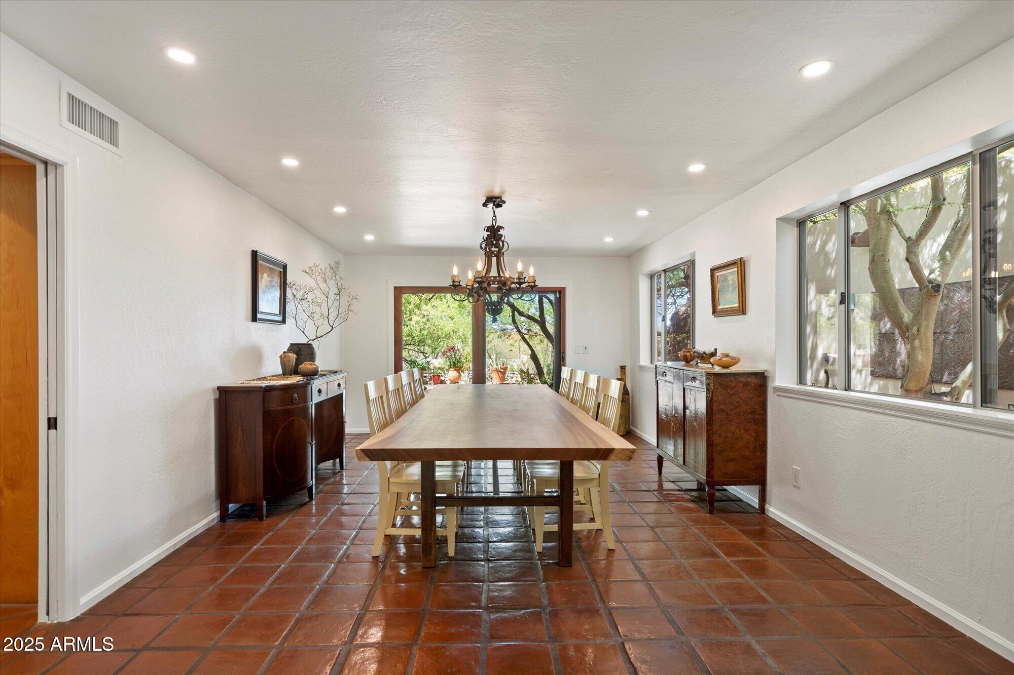4646 E Shadow Rock Road Property Photo 8