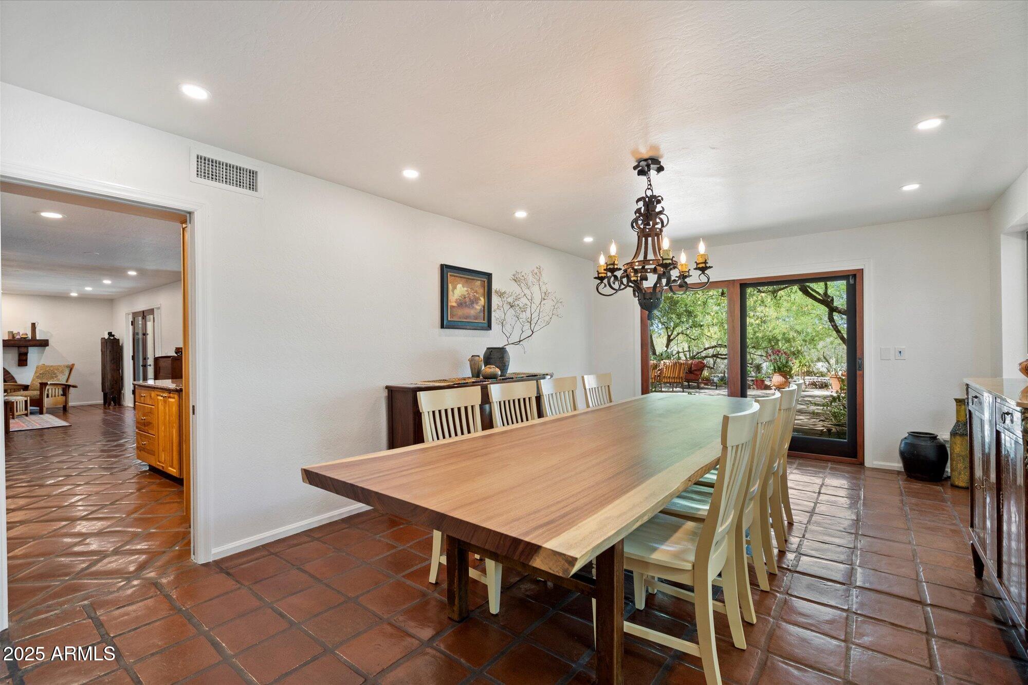 4646 E Shadow Rock Road Property Photo 9