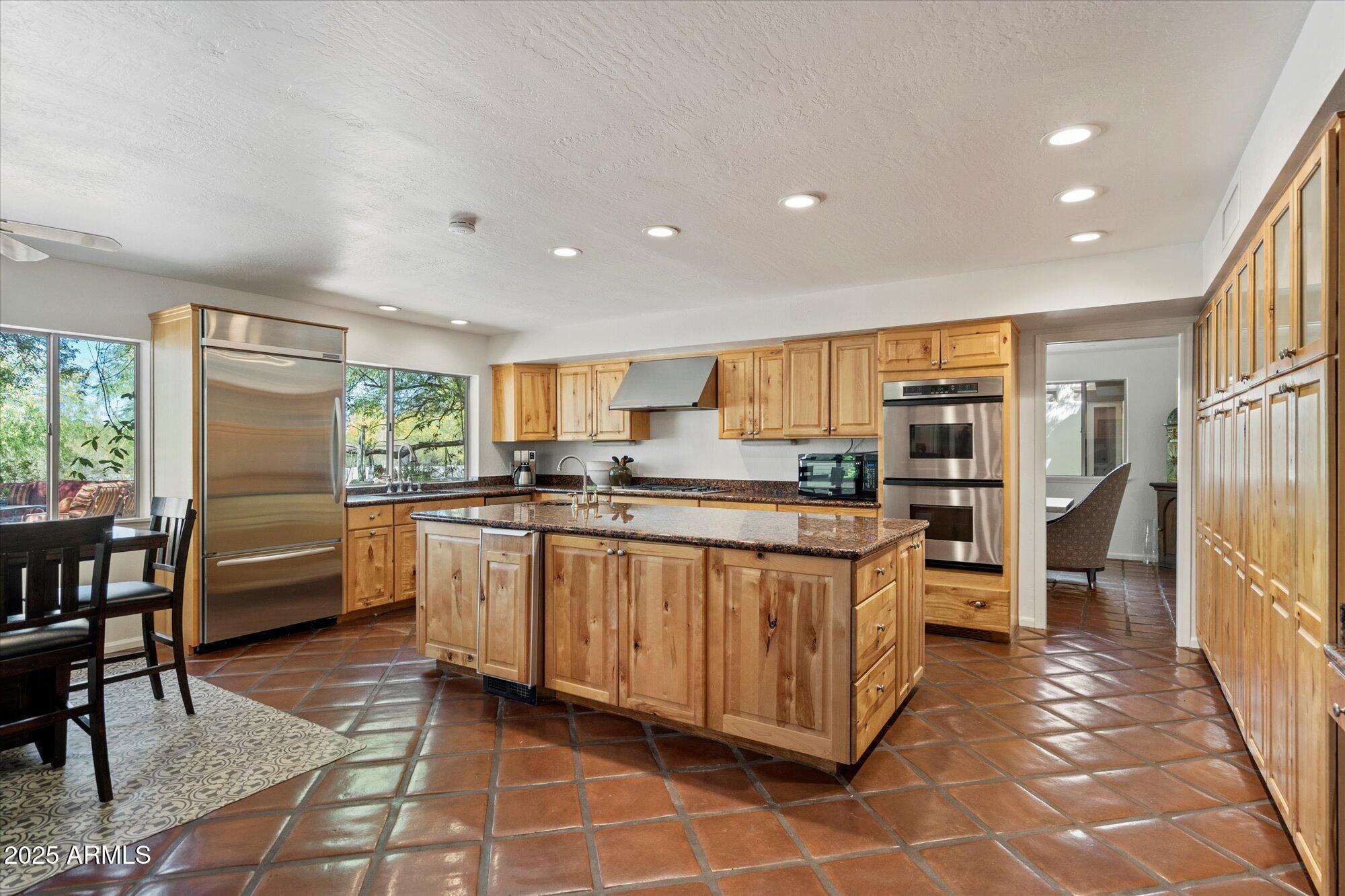 4646 E Shadow Rock Road Property Photo 10