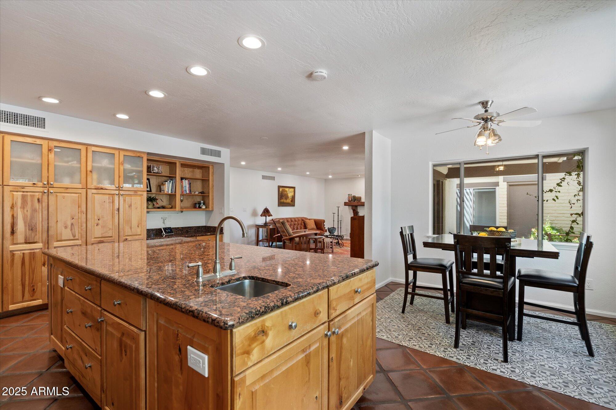 4646 E Shadow Rock Road Property Photo 11