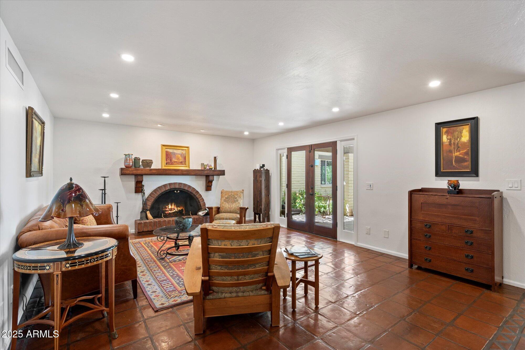 4646 E Shadow Rock Road Property Photo 13