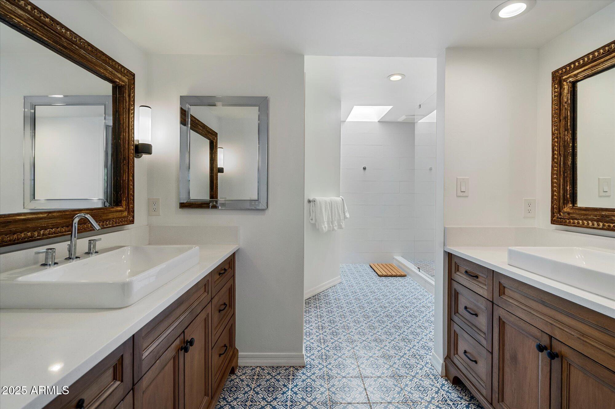 4646 E Shadow Rock Road Property Photo 16
