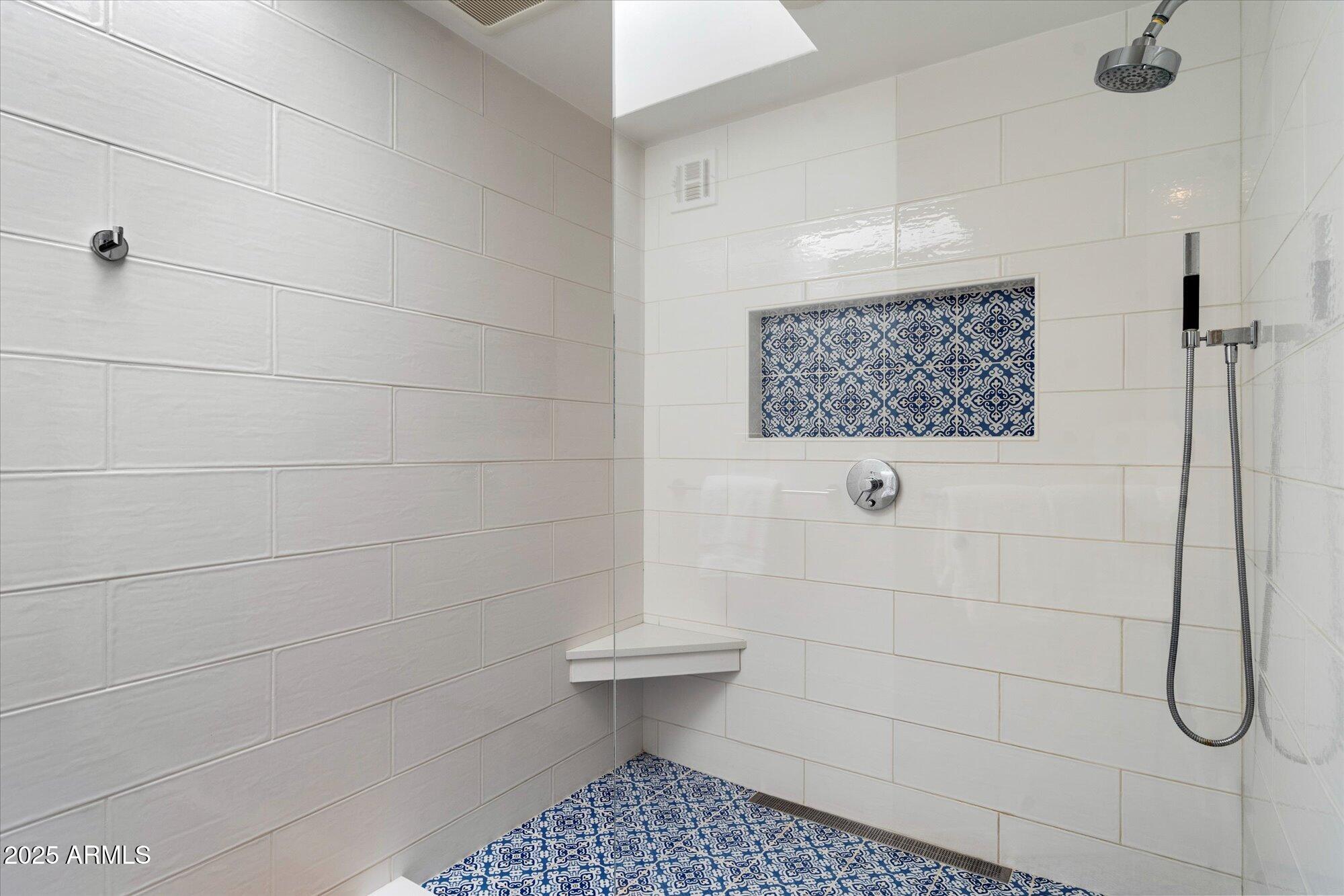 4646 E Shadow Rock Road Property Photo 17