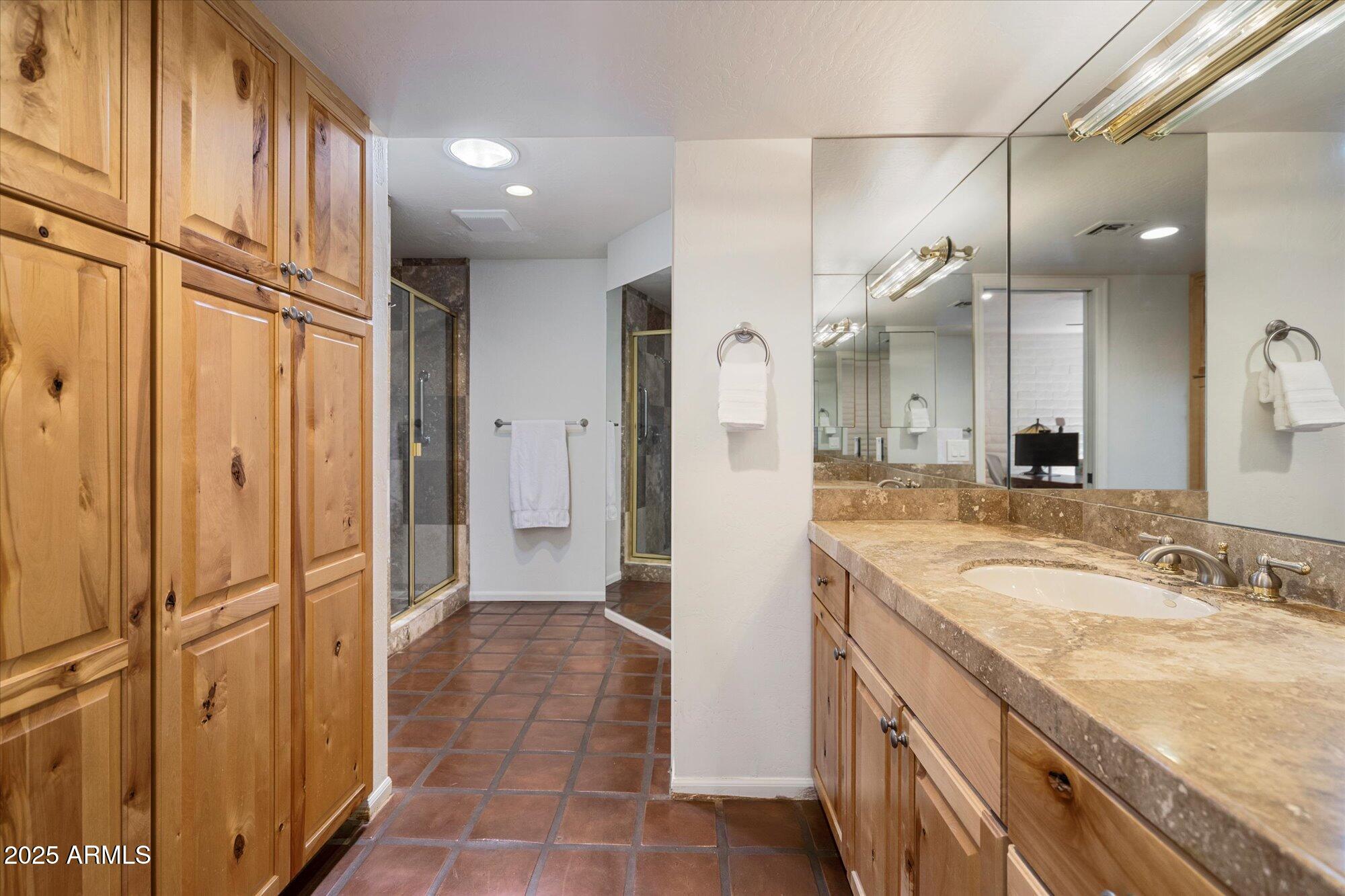 4646 E Shadow Rock Road Property Photo 19