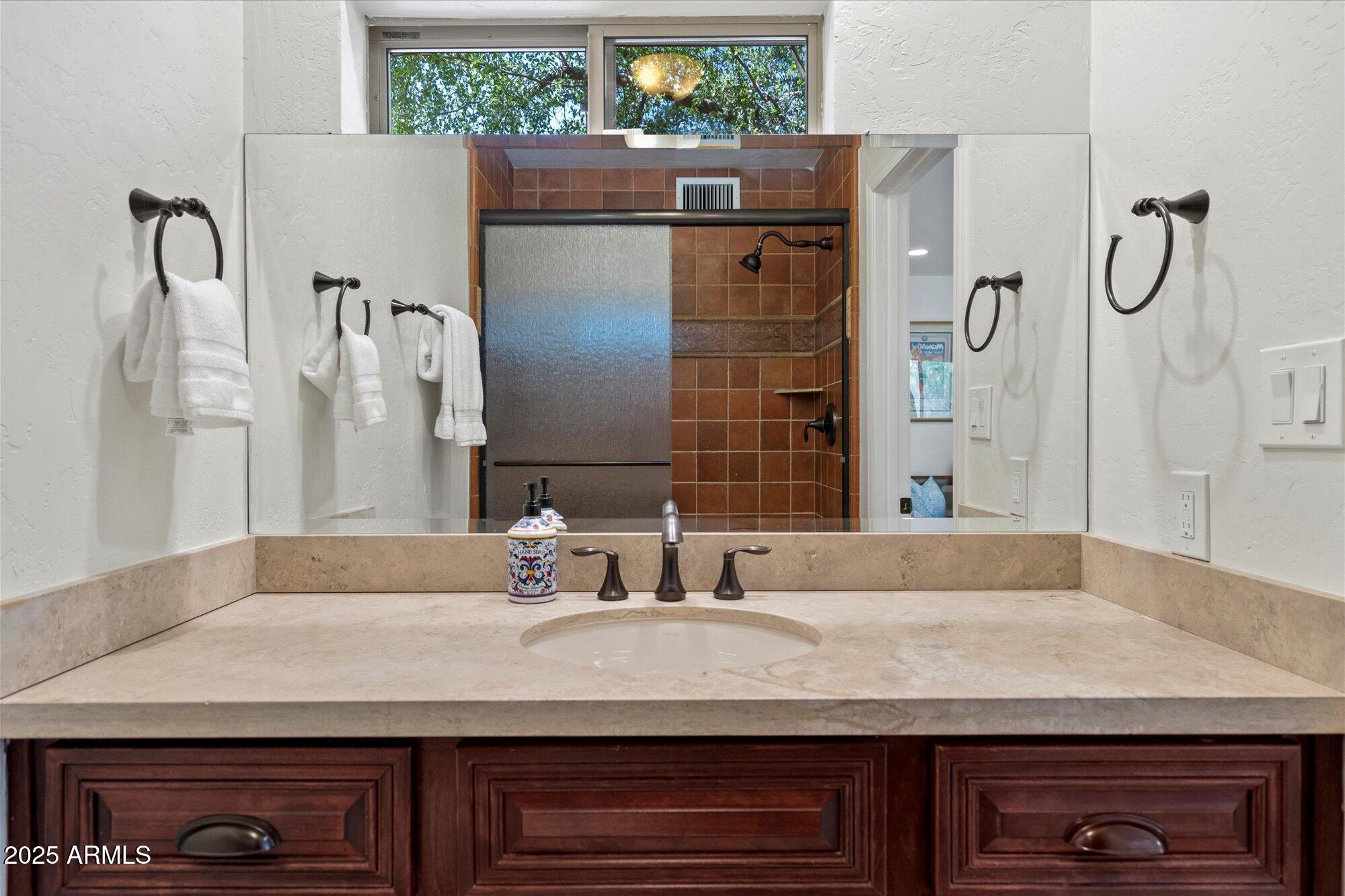 4646 E Shadow Rock Road Property Photo 23