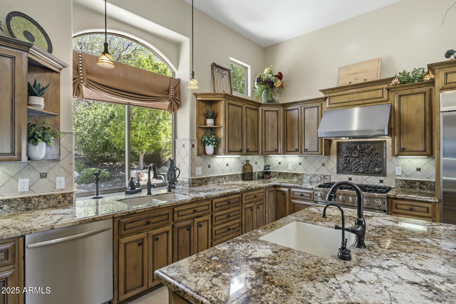 11904 E Desert Trail Road Property Photo 3
