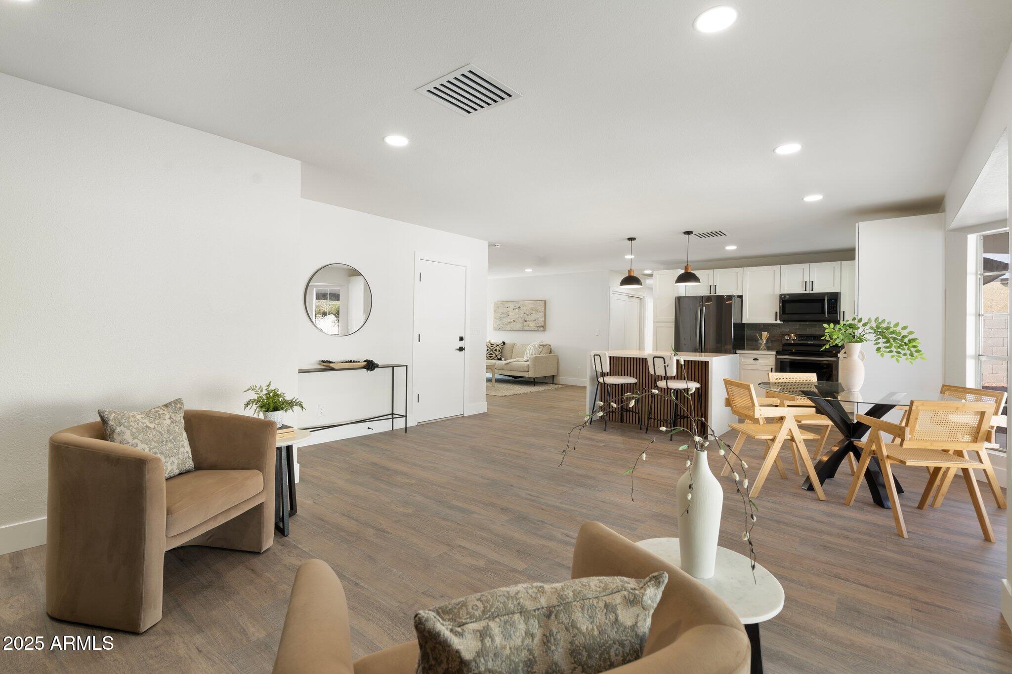 1721 N Apache Drive Property Photo 8