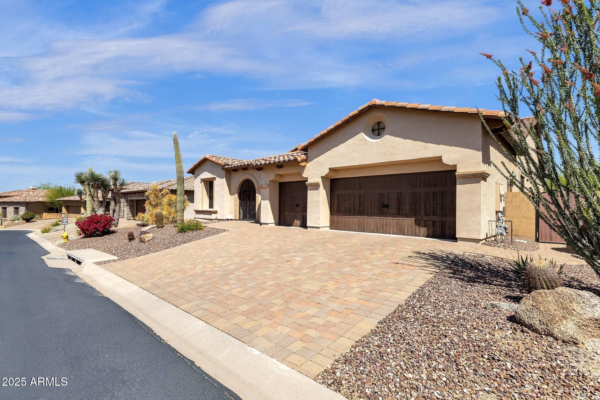 8034 E Sugarloaf Circle Property Photo 2