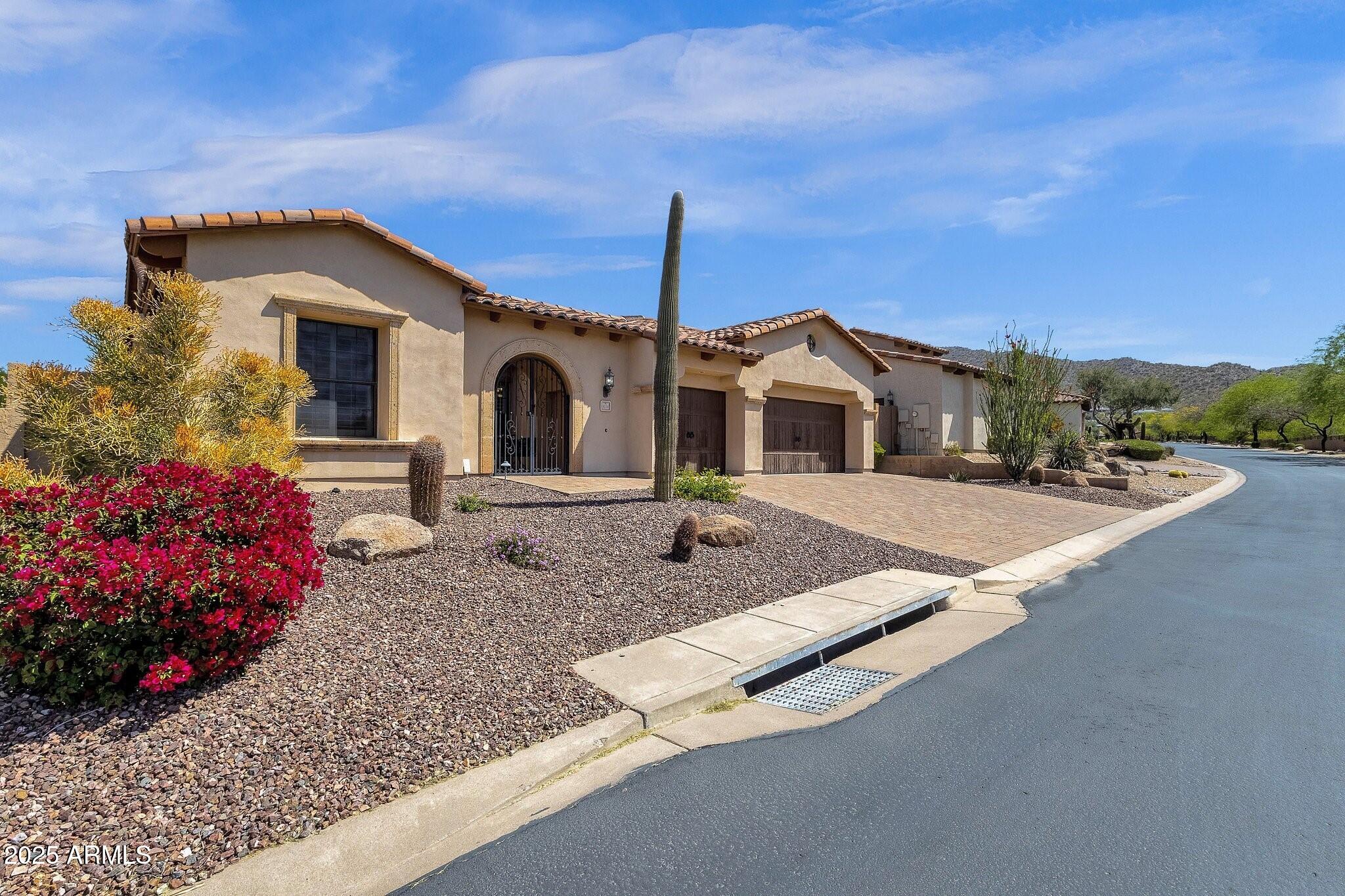 8034 E Sugarloaf Circle Property Photo 3