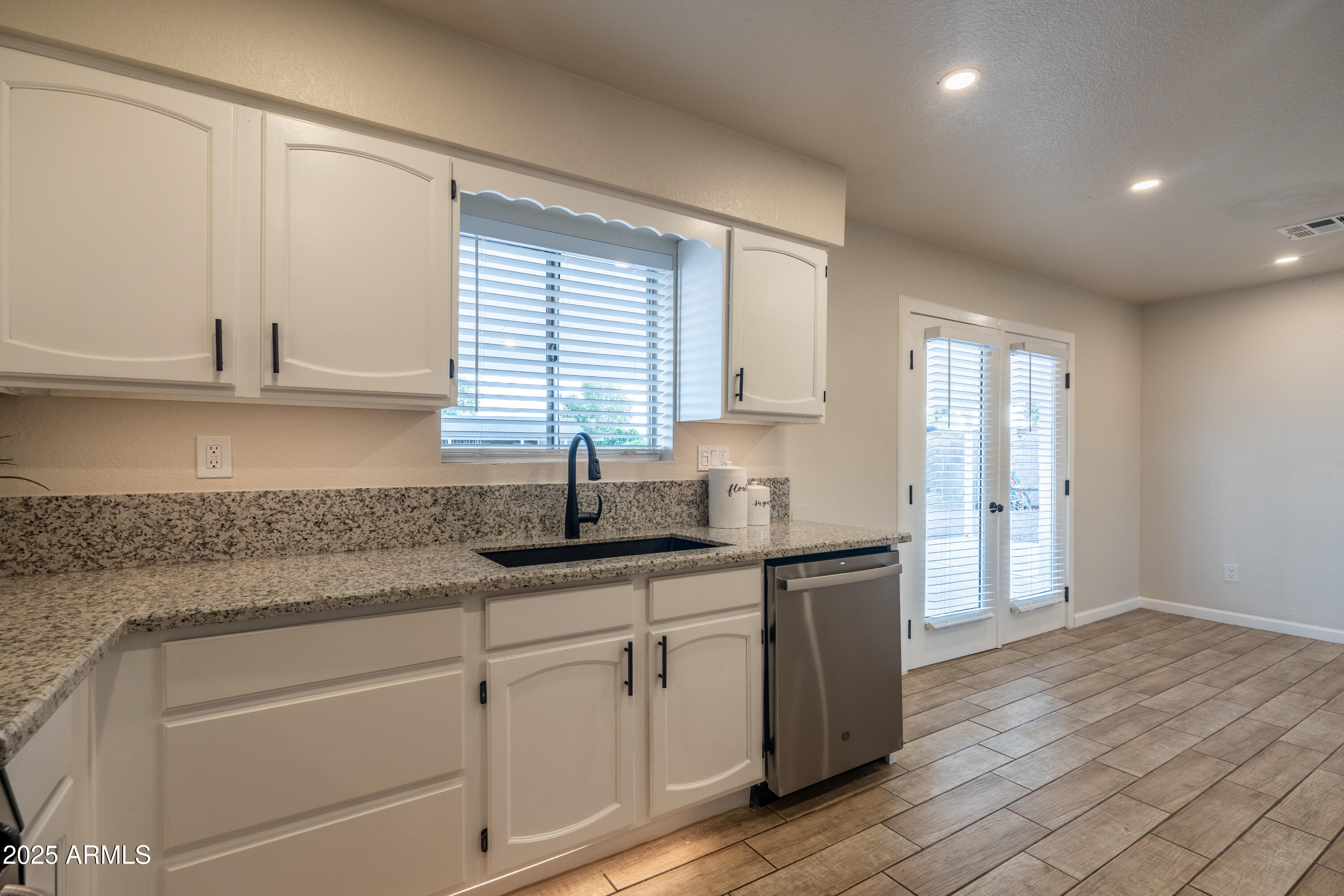 1215 E Ontario Court Property Photo 10