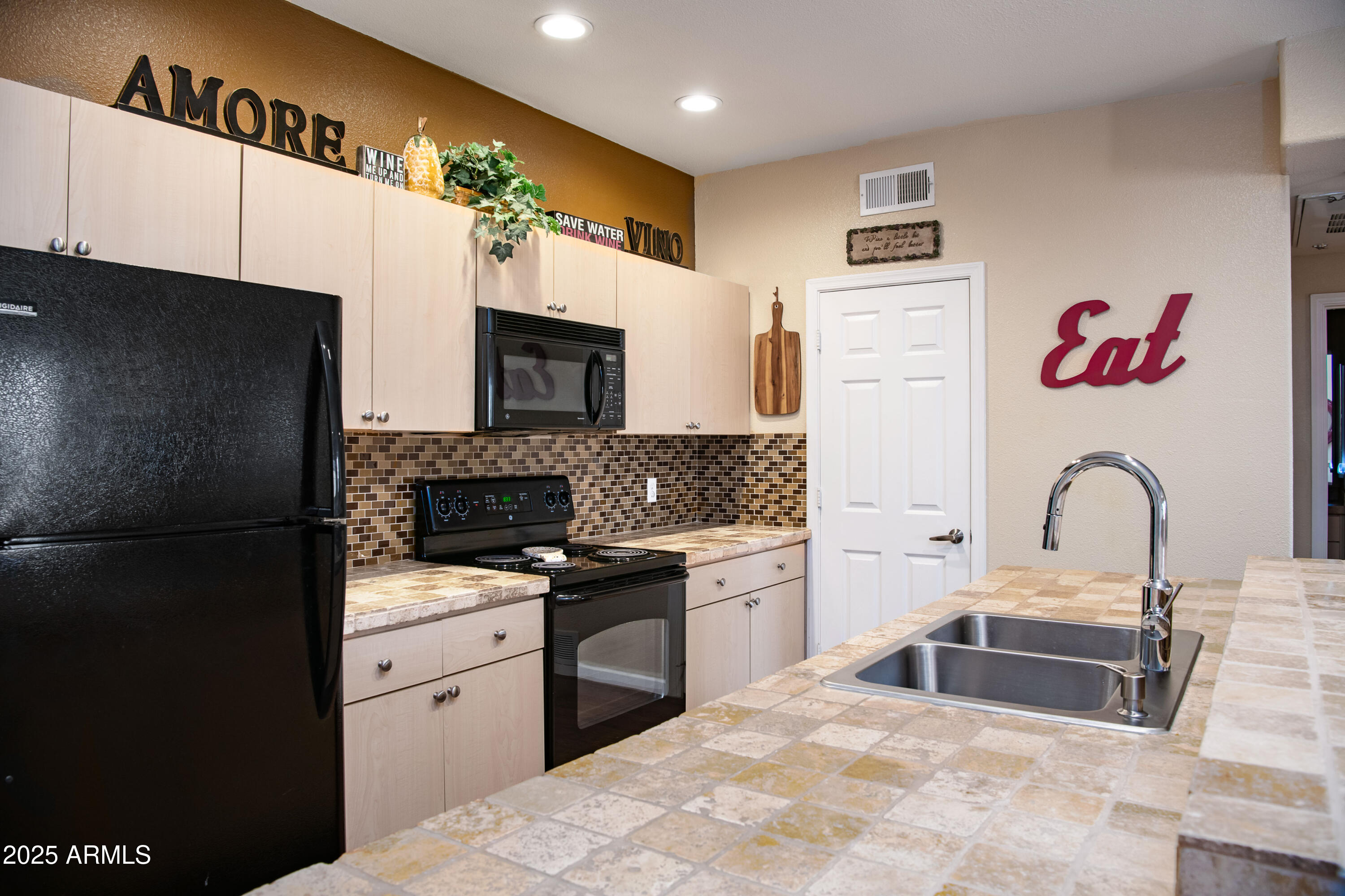 18416 N Cave Creek Road Property Photo 3