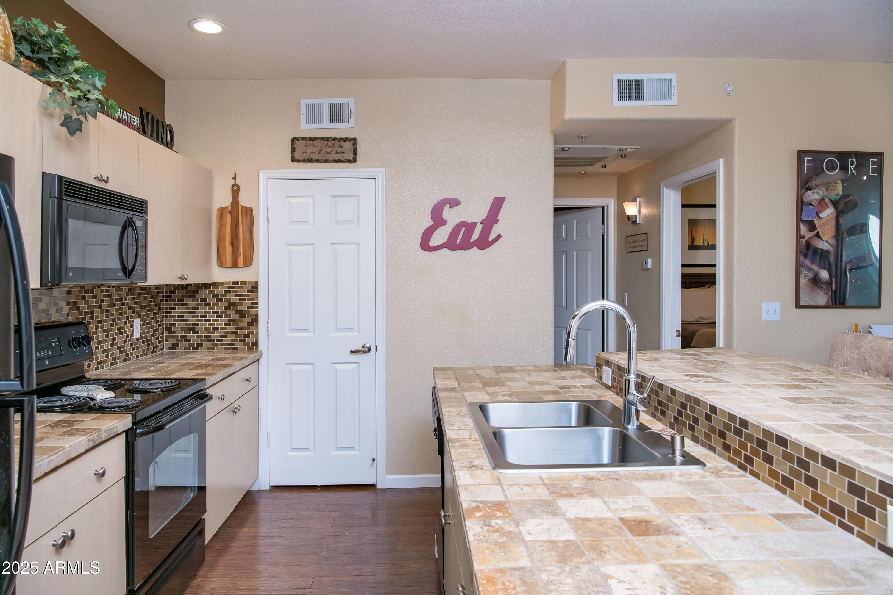 18416 N Cave Creek Road Property Photo 4