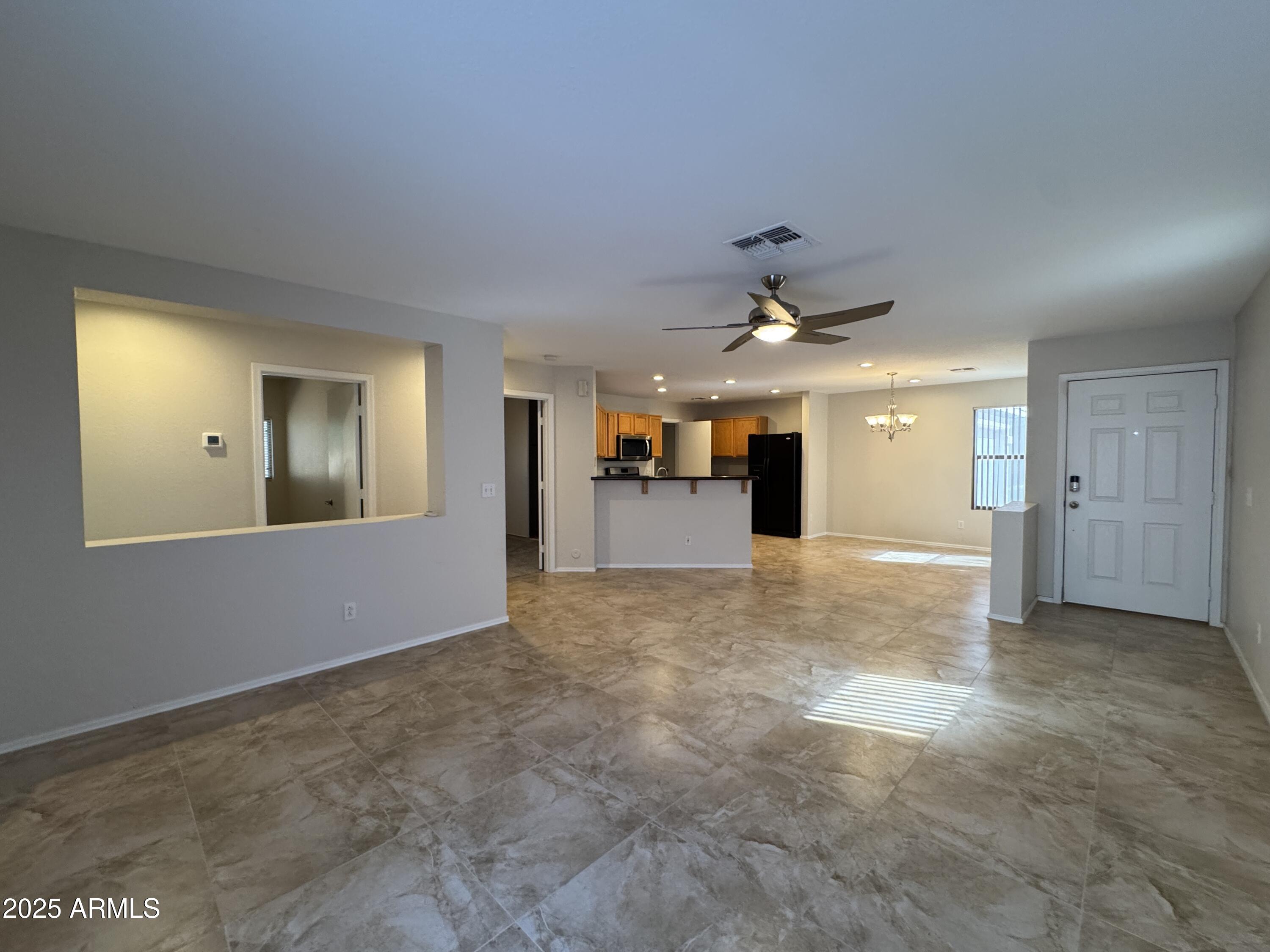 2462 E Gleneagle Drive Property Photo 3