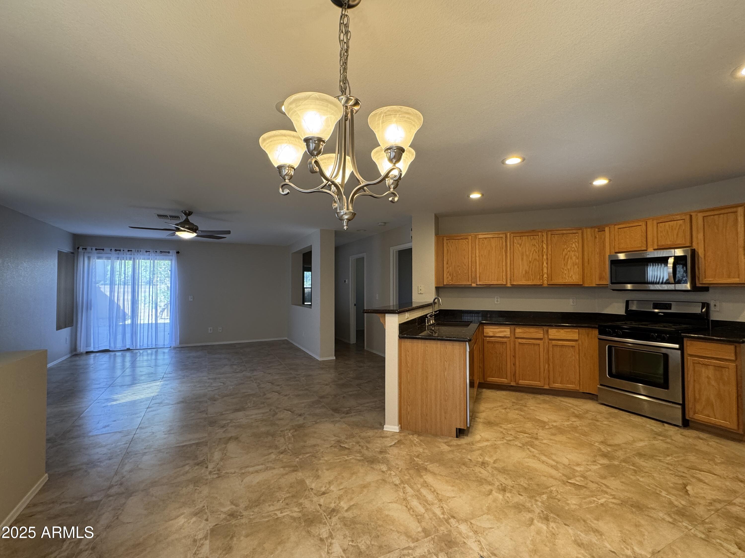 2462 E Gleneagle Drive Property Photo 4