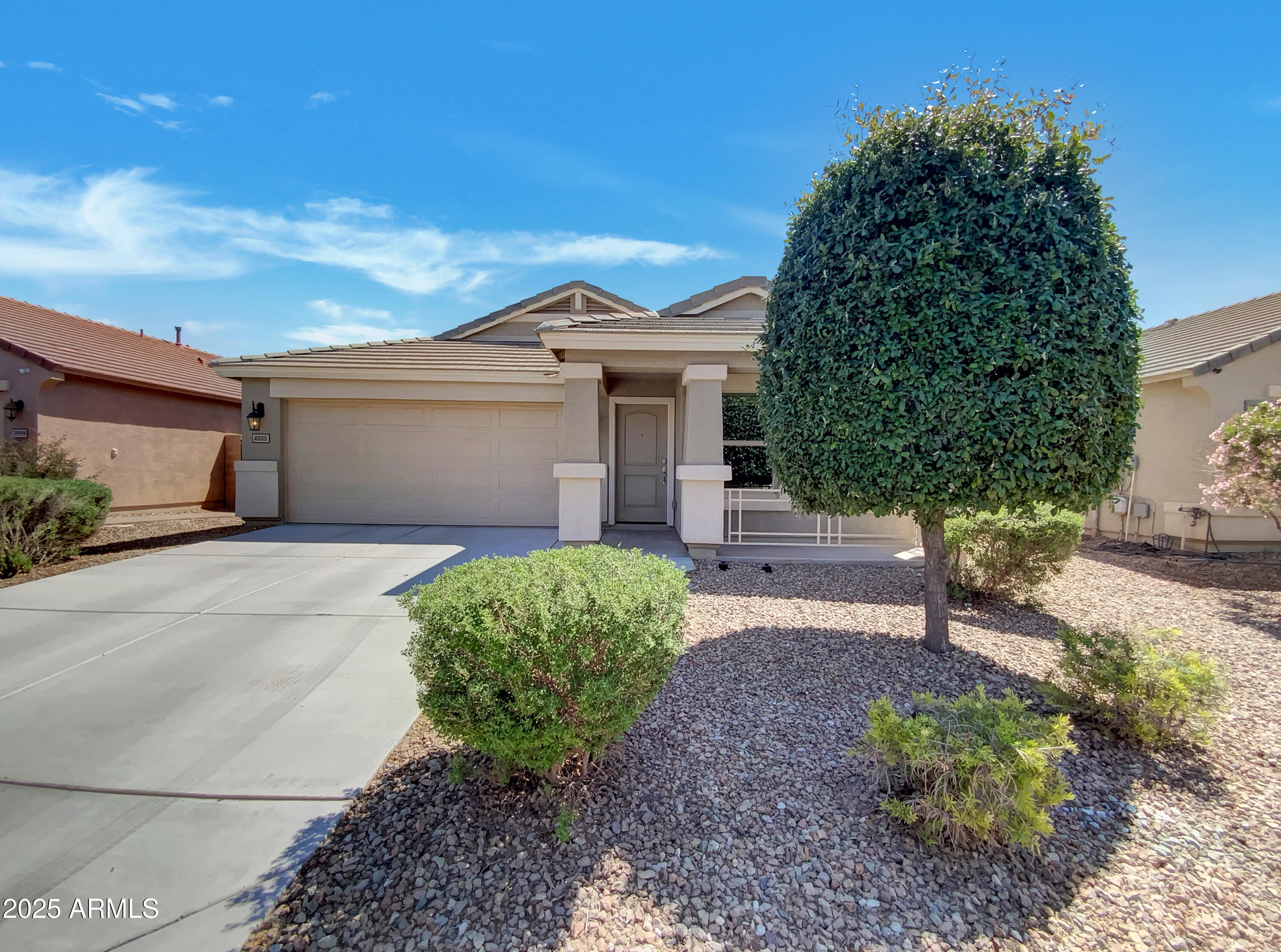 40015 W Coltin Way Property Photo 1