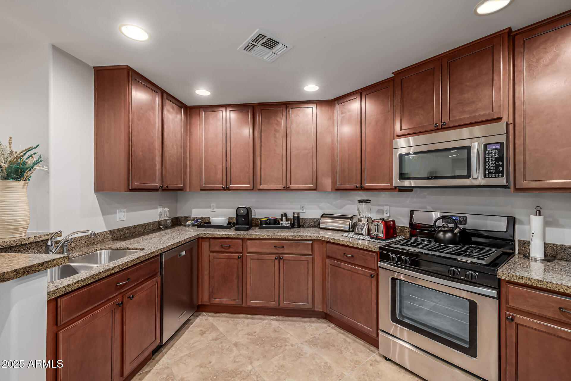 5350 E Deer Valley Drive Property Photo 7