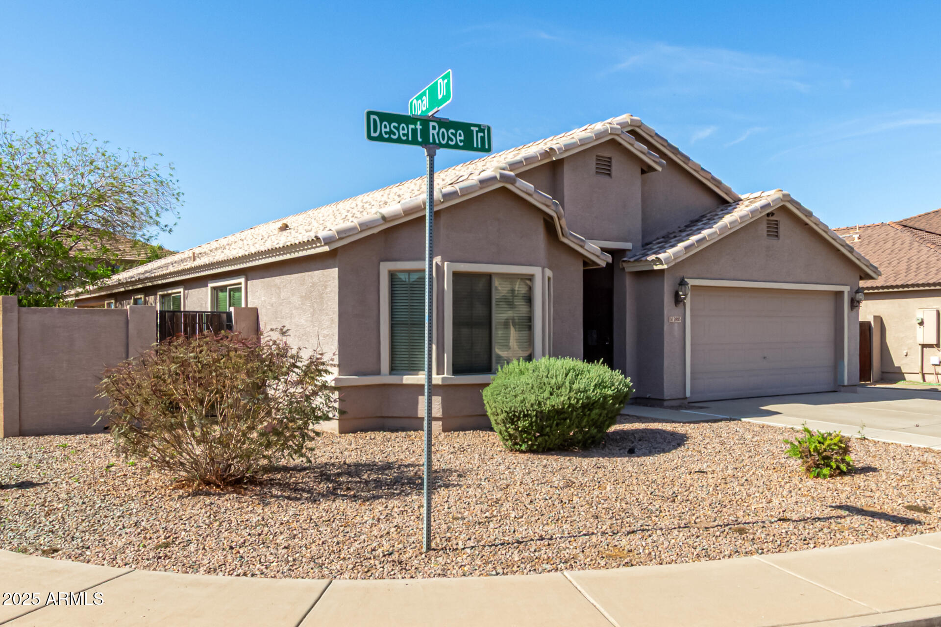 2805 E Desert Rose Trail Property Photo 2