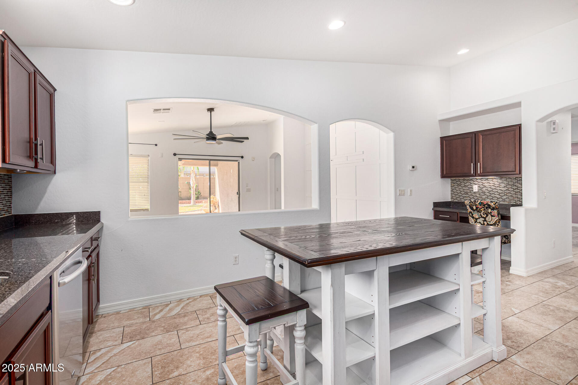 2805 E Desert Rose Trail Property Photo 12