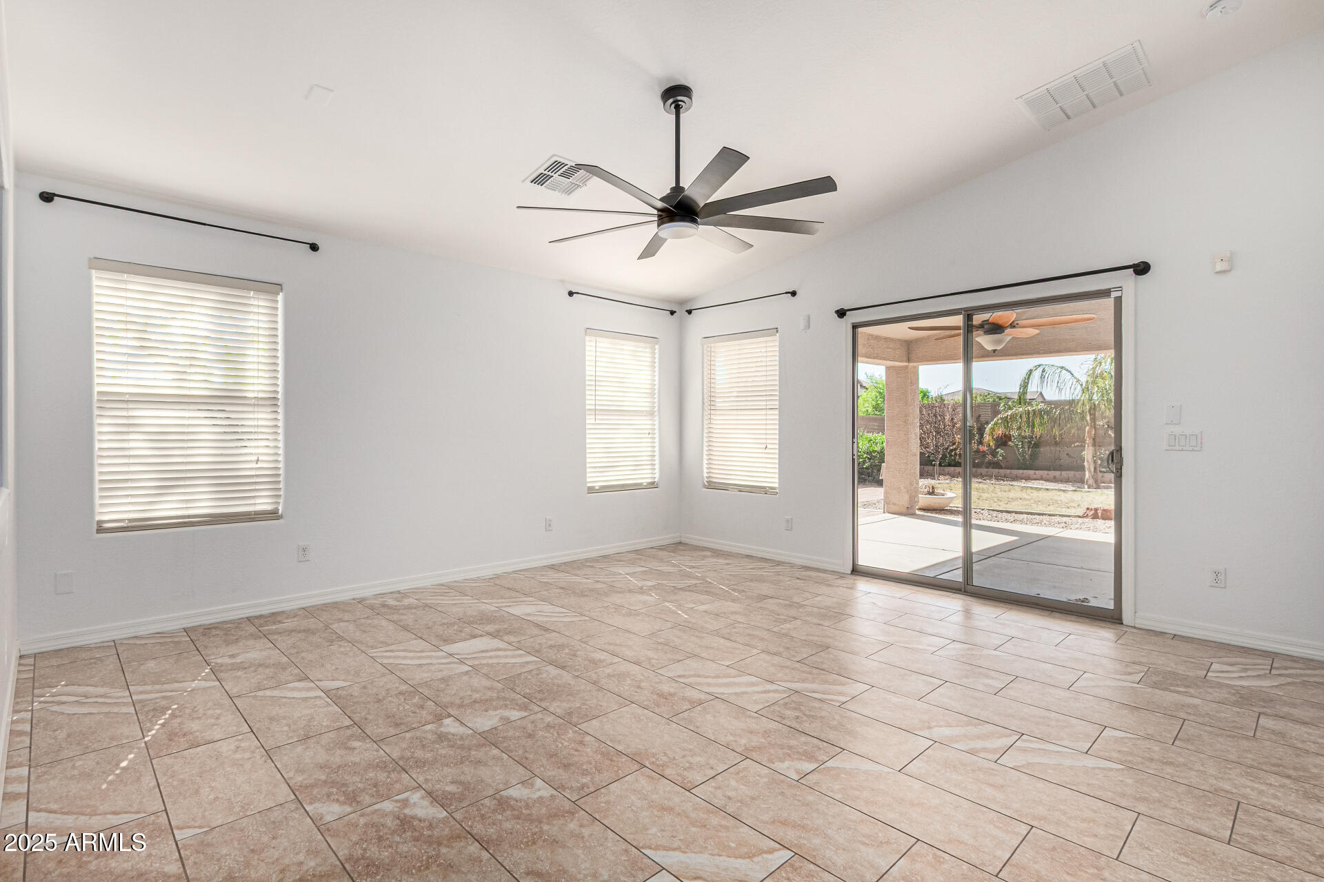 2805 E Desert Rose Trail Property Photo 15