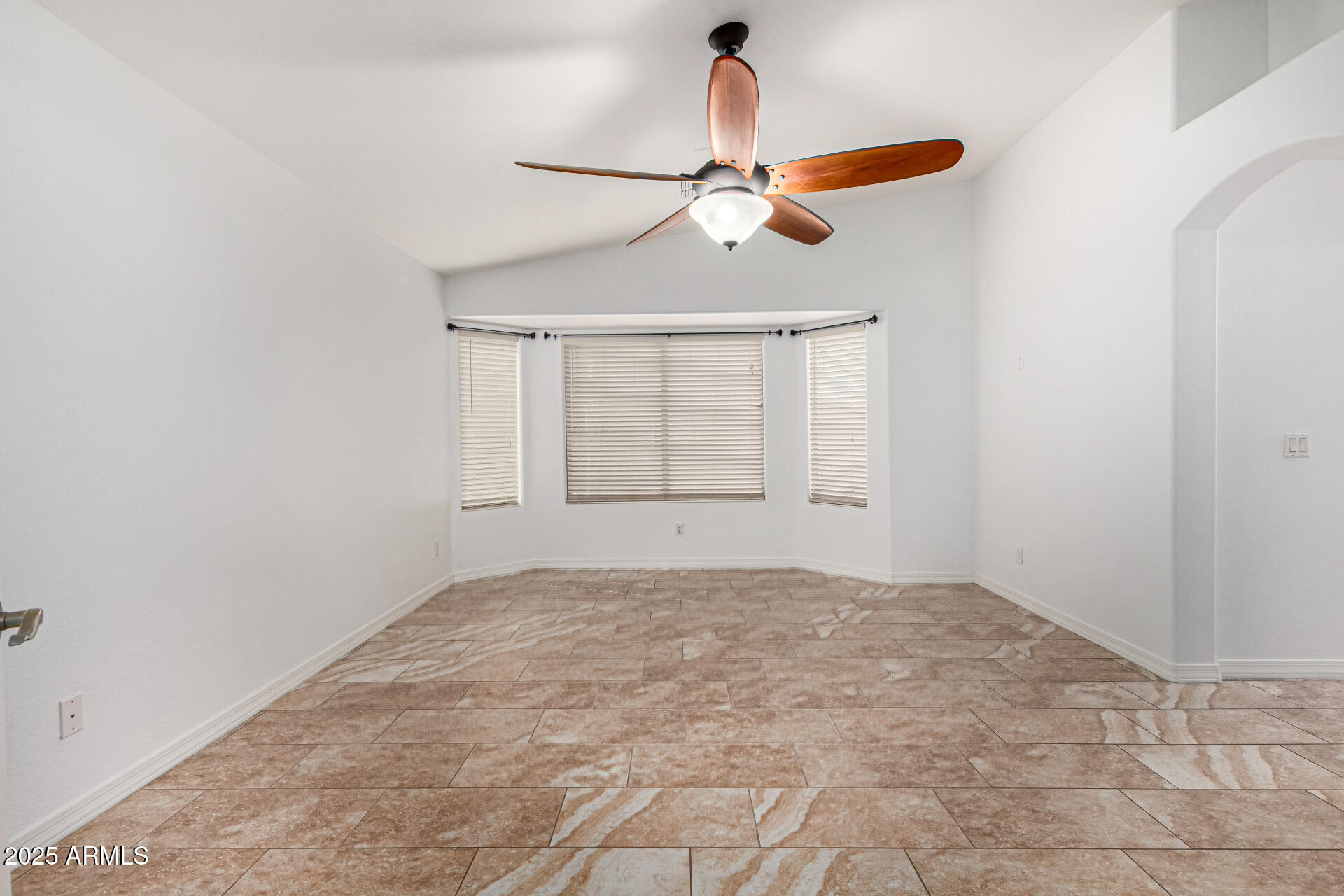 2805 E Desert Rose Trail Property Photo 18
