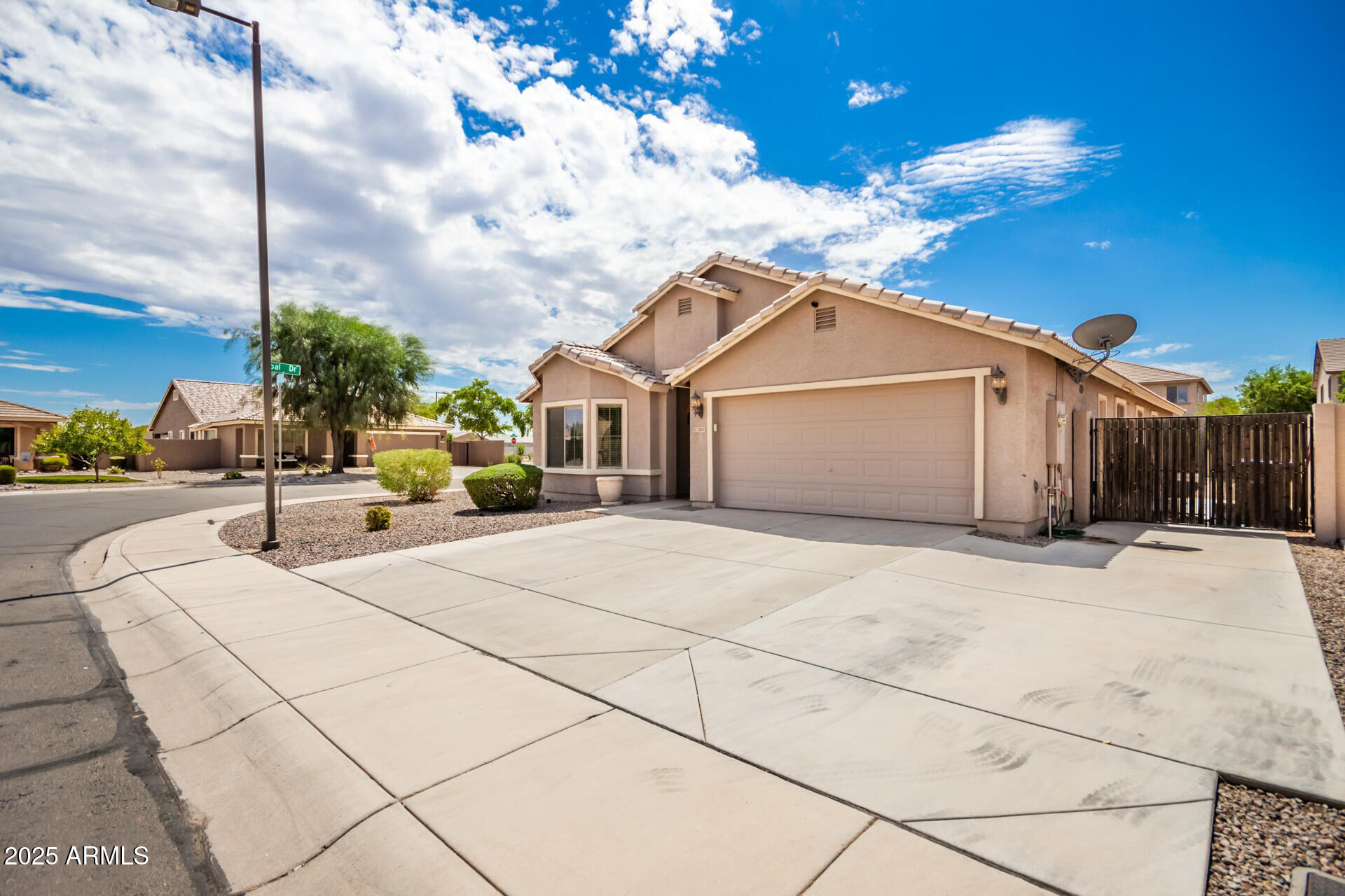 2805 E Desert Rose Trail Property Photo 38