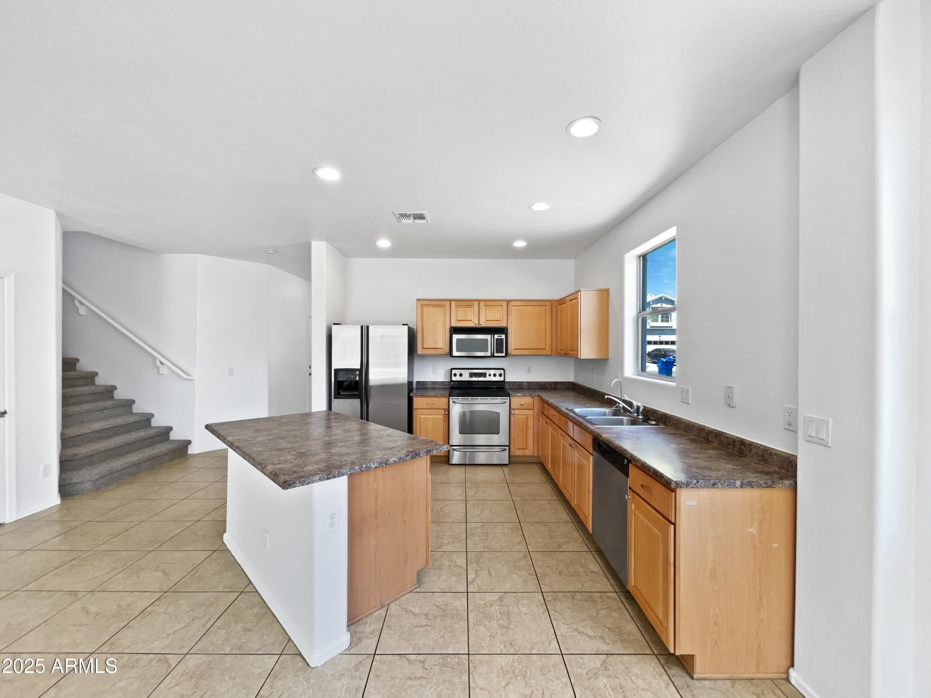 3201 W Saint Catherine Avenue Property Photo 6