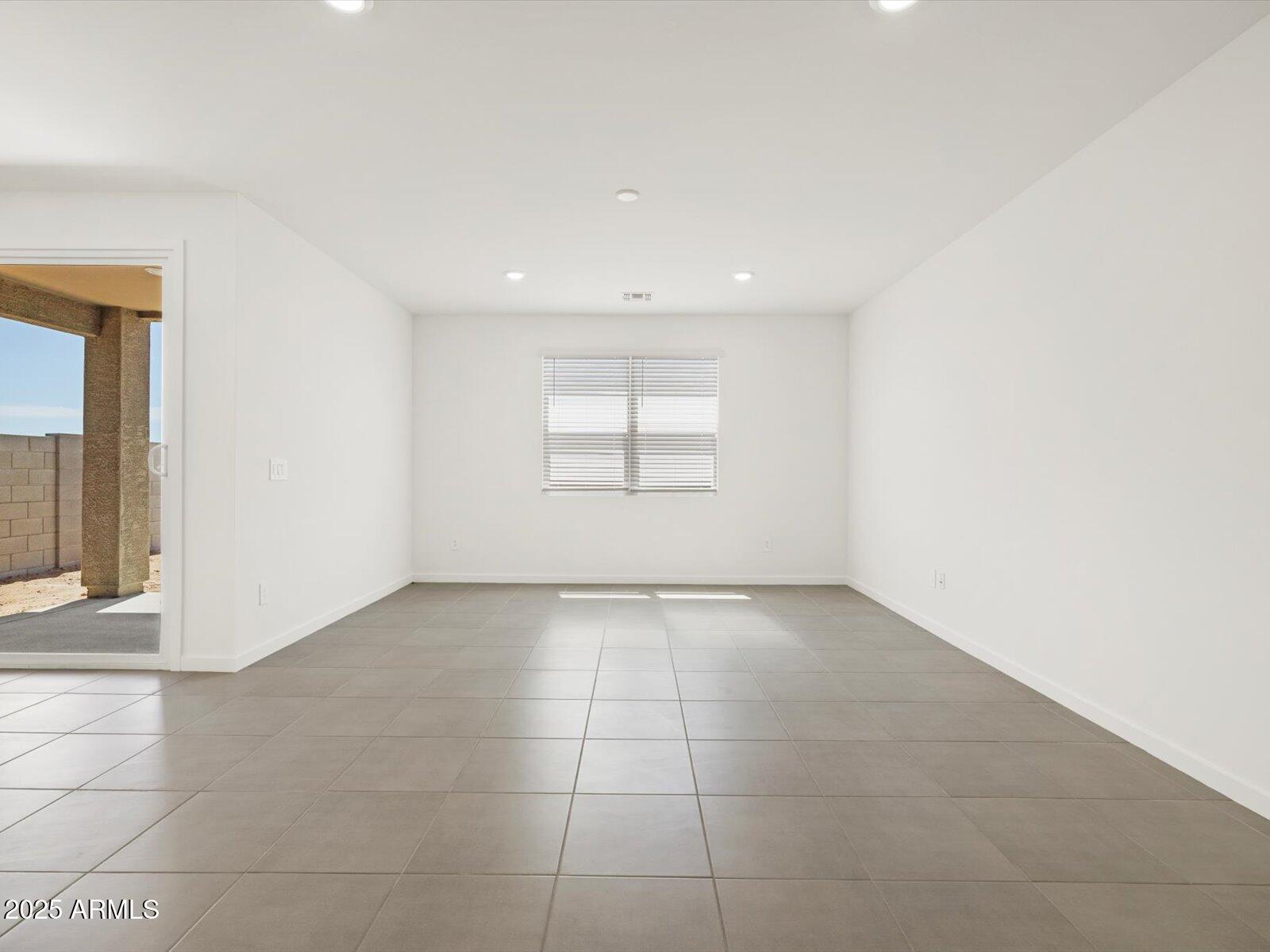 37341 W San Clemente Street Property Photo 32
