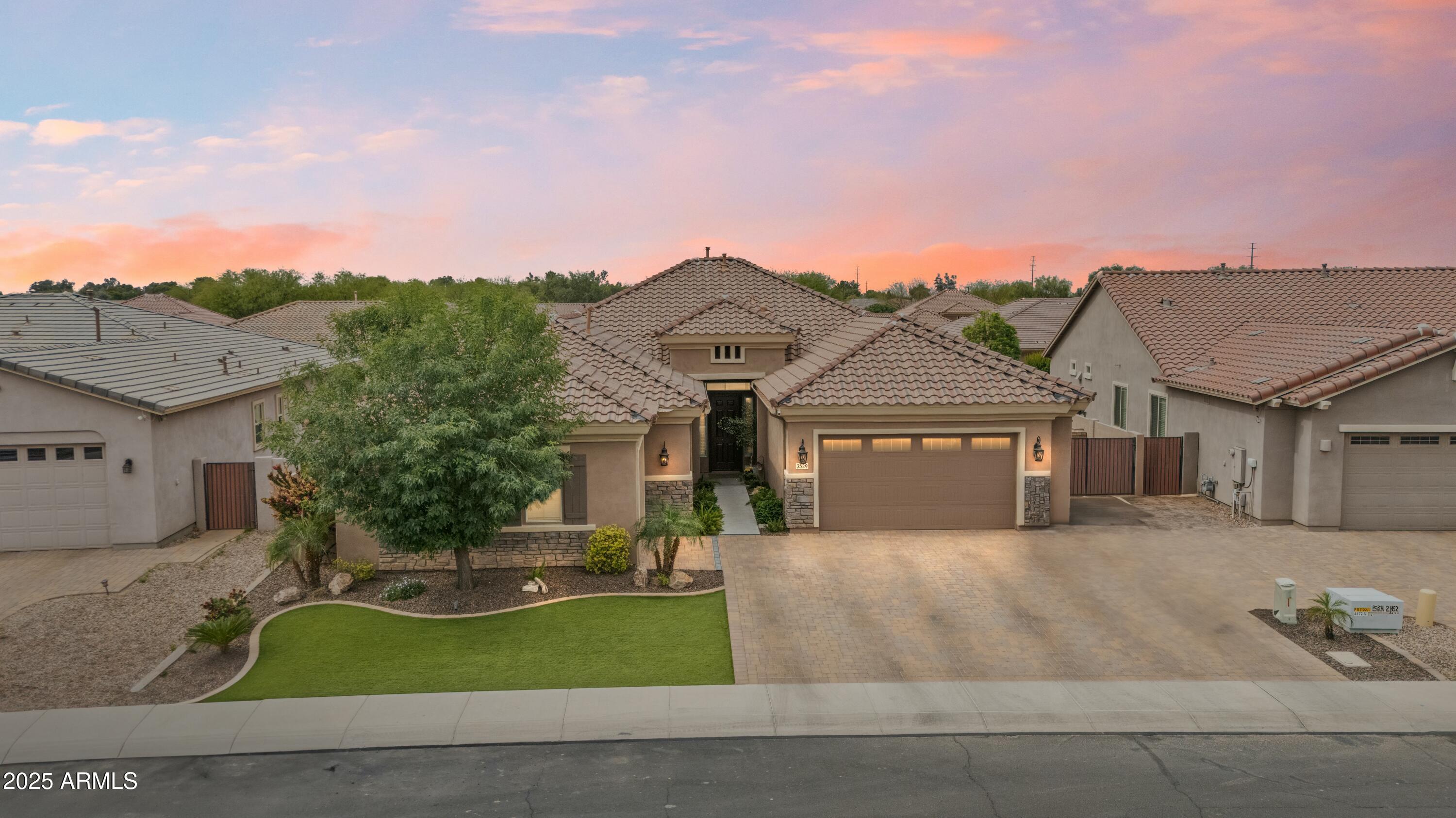 3529 E Desert Broom Drive Property Photo 2