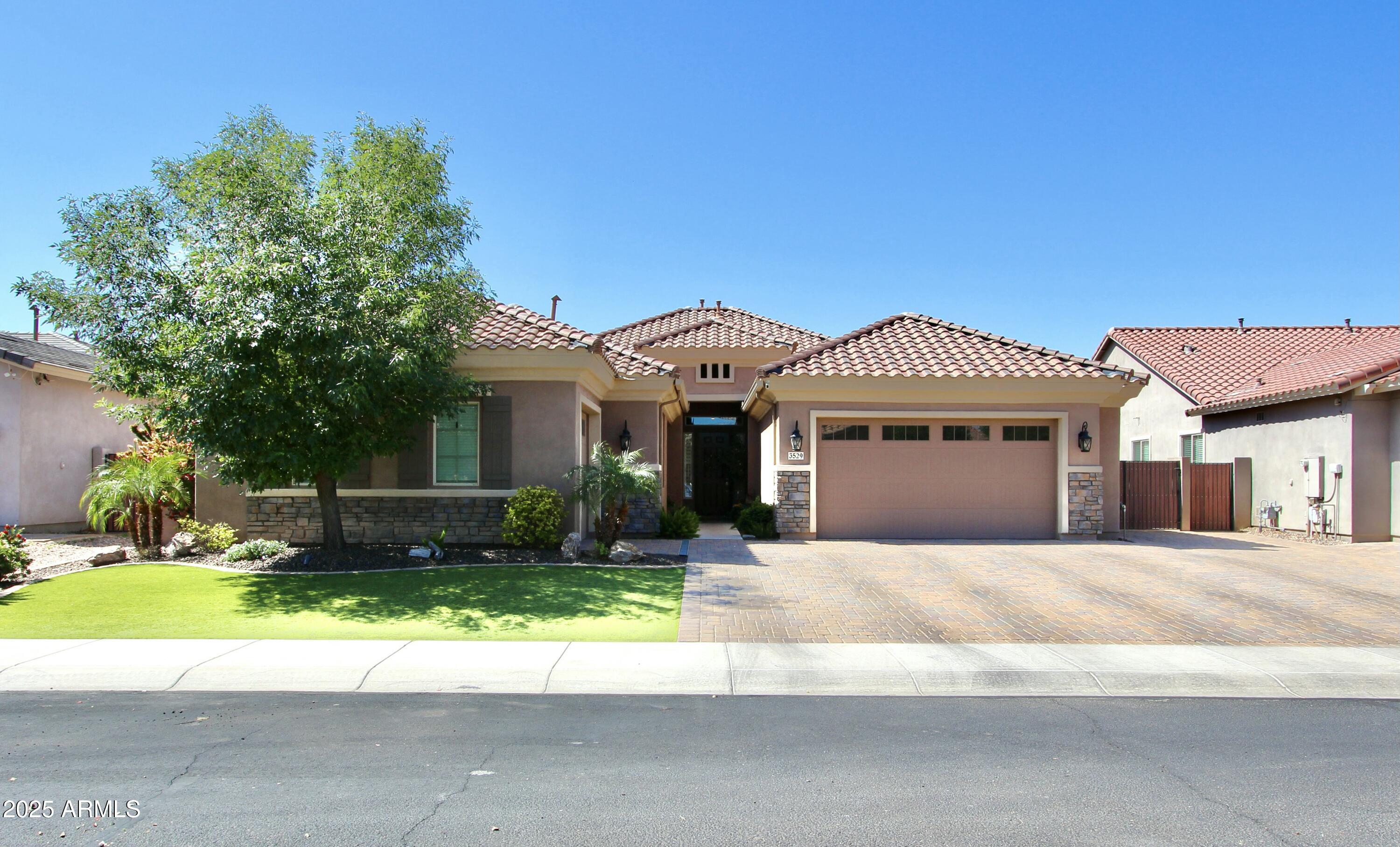 3529 E Desert Broom Drive Property Photo 3