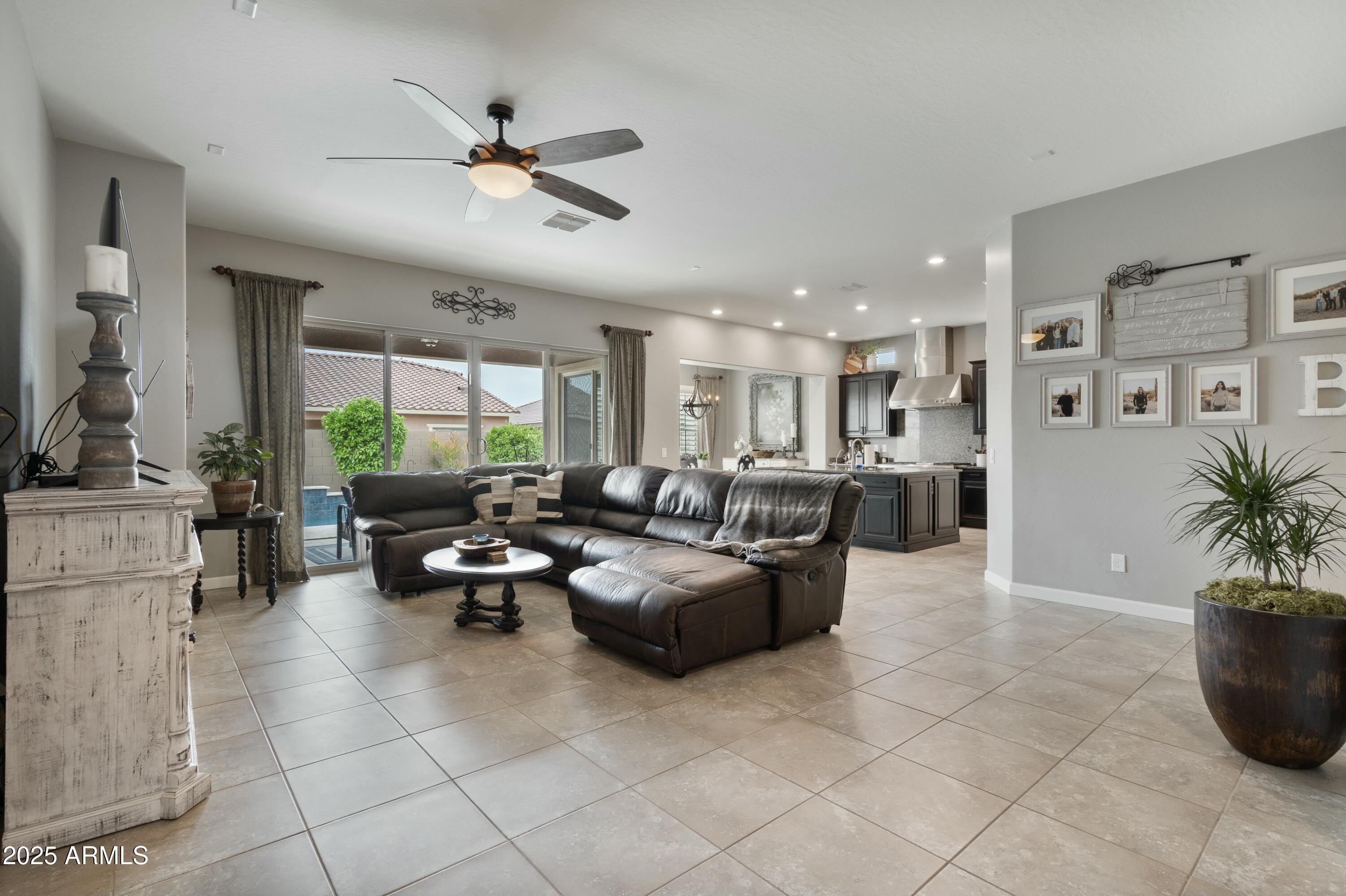 3529 E Desert Broom Drive Property Photo 5