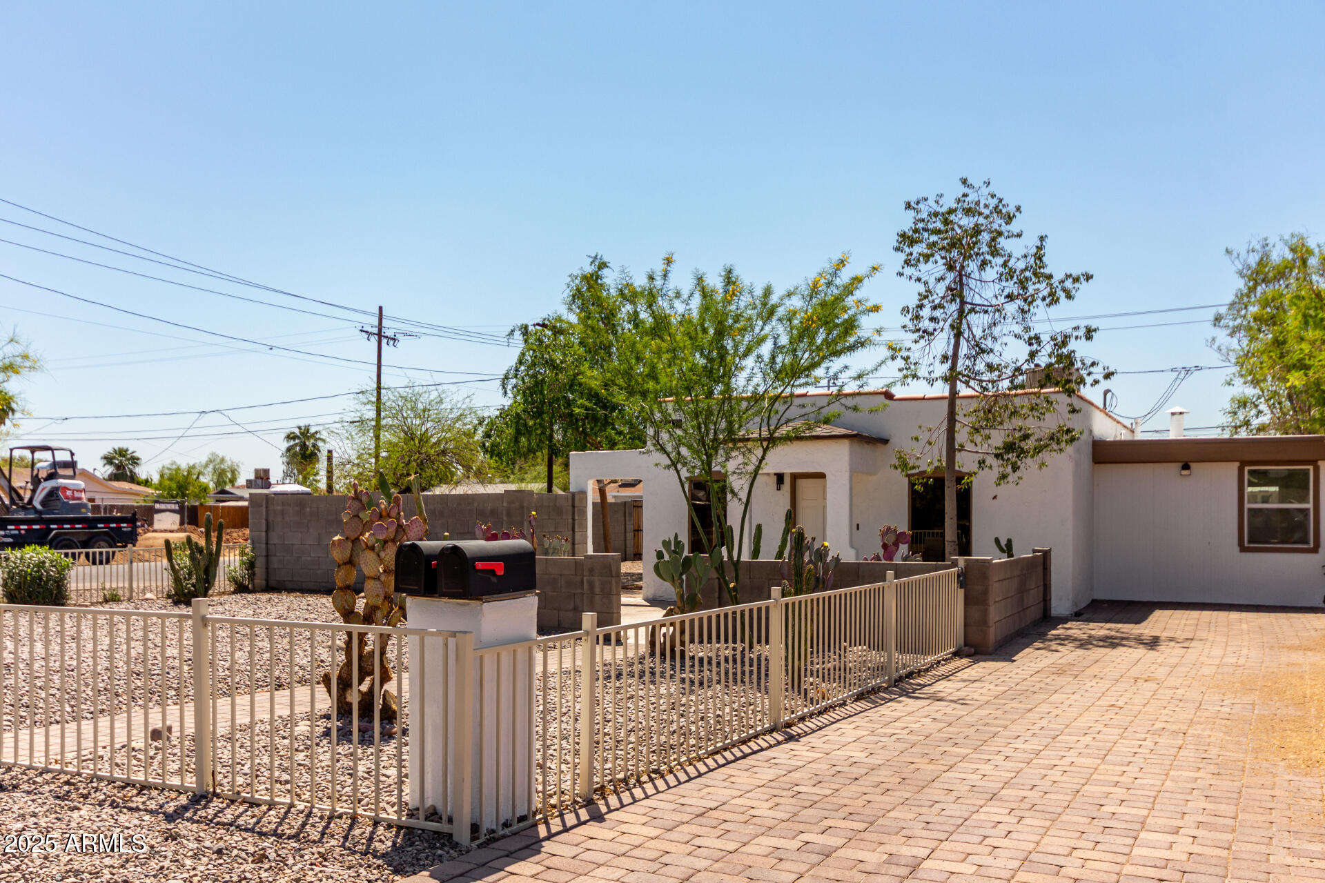2047 E Virginia Avenue Property Photo 3
