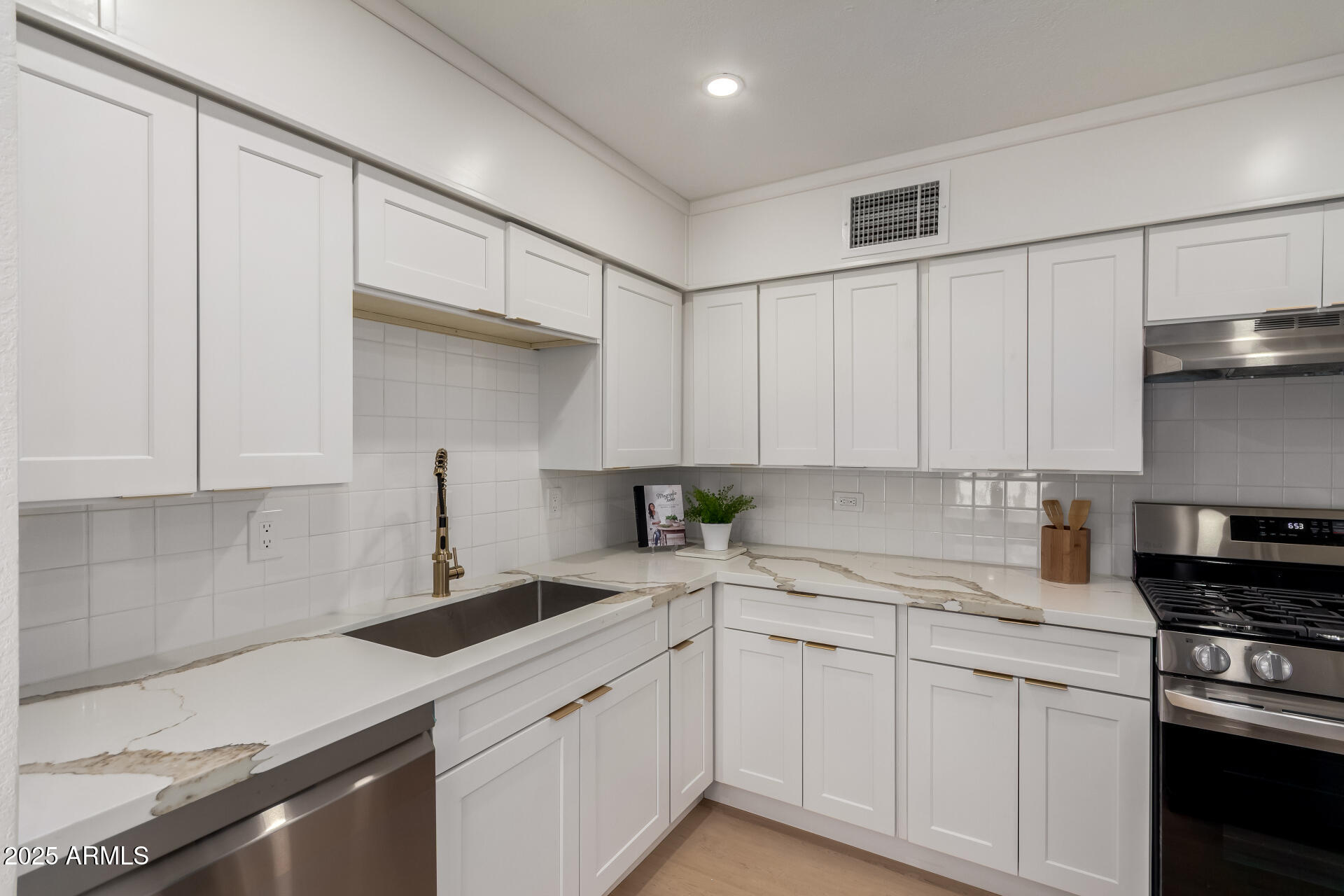 2047 E Virginia Avenue Property Photo 15