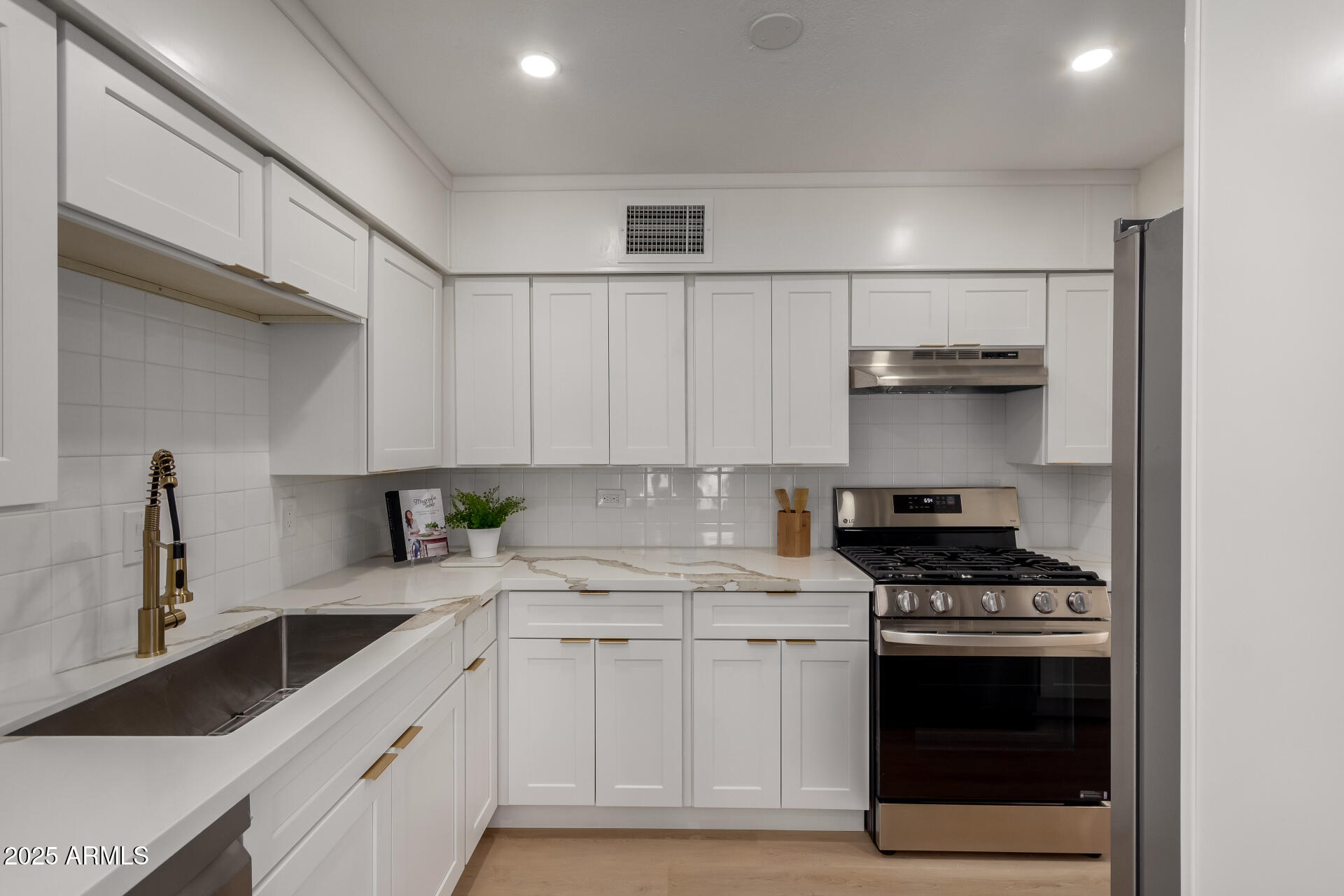 2047 E Virginia Avenue Property Photo 20