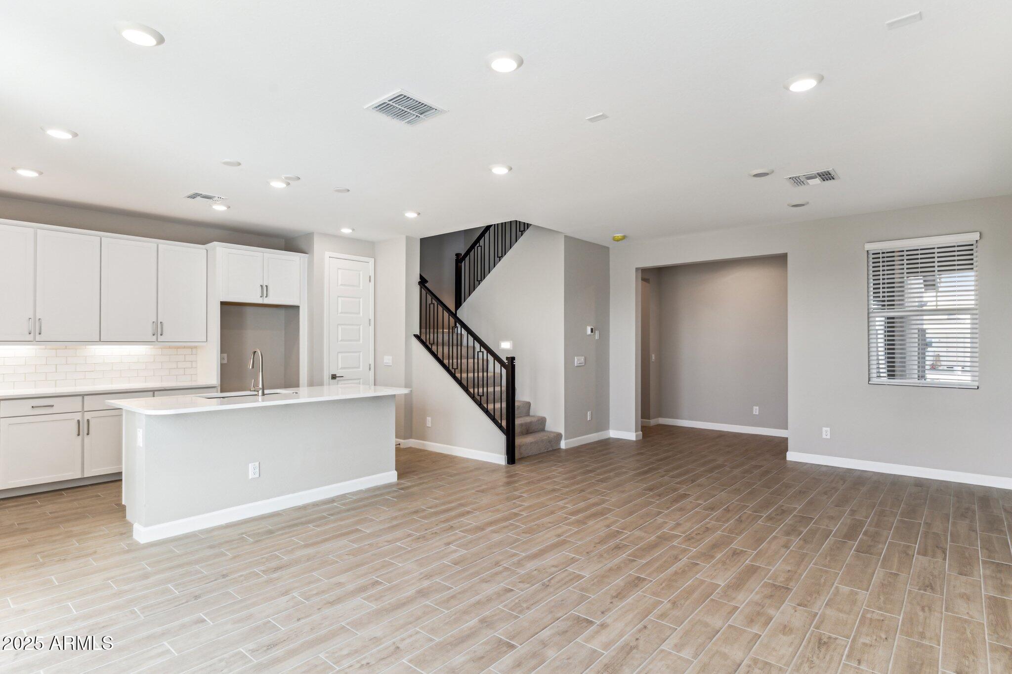 5852 E Covey Lane Property Photo 4