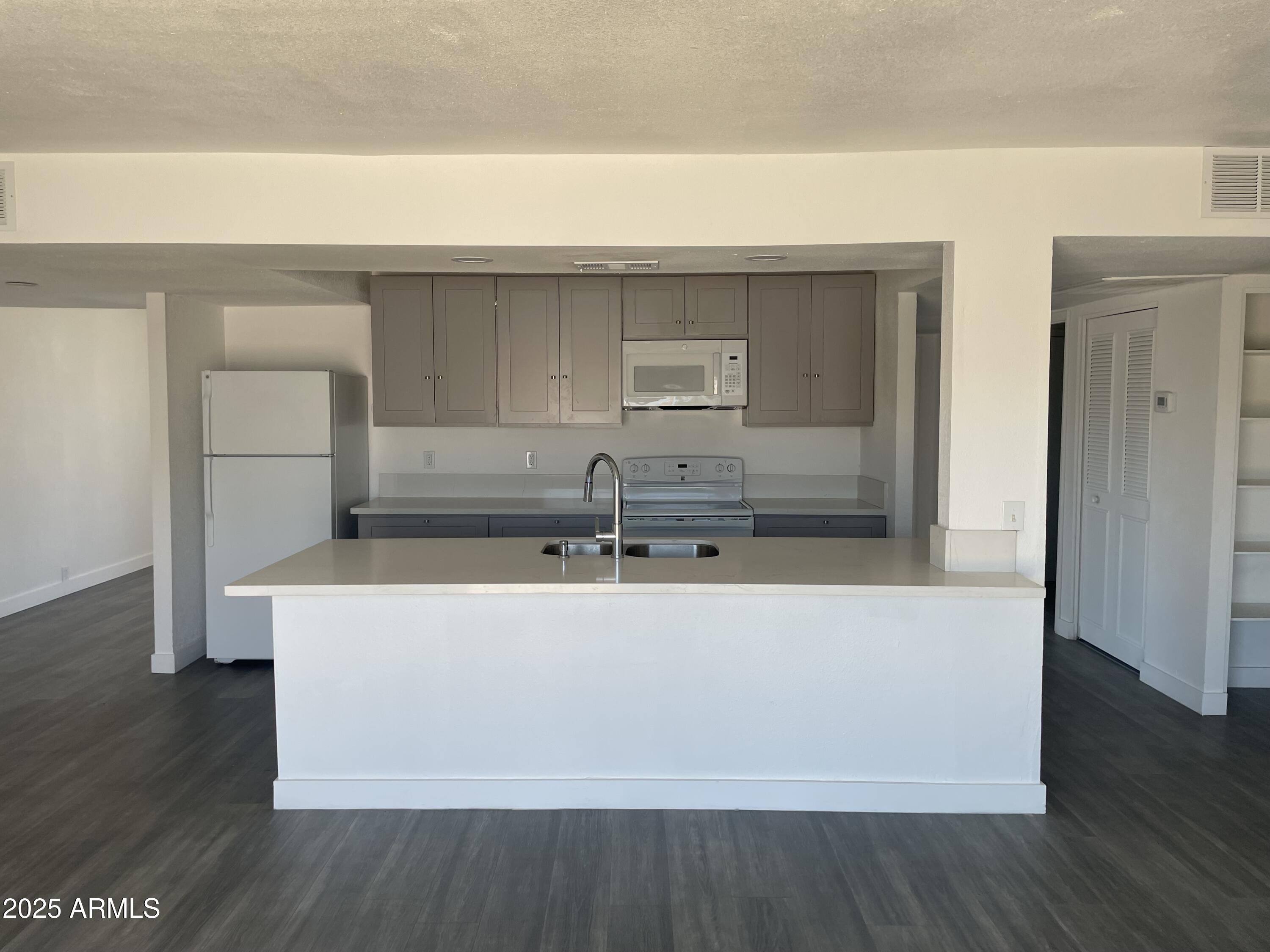 4210 W Solano Drive Property Photo 10