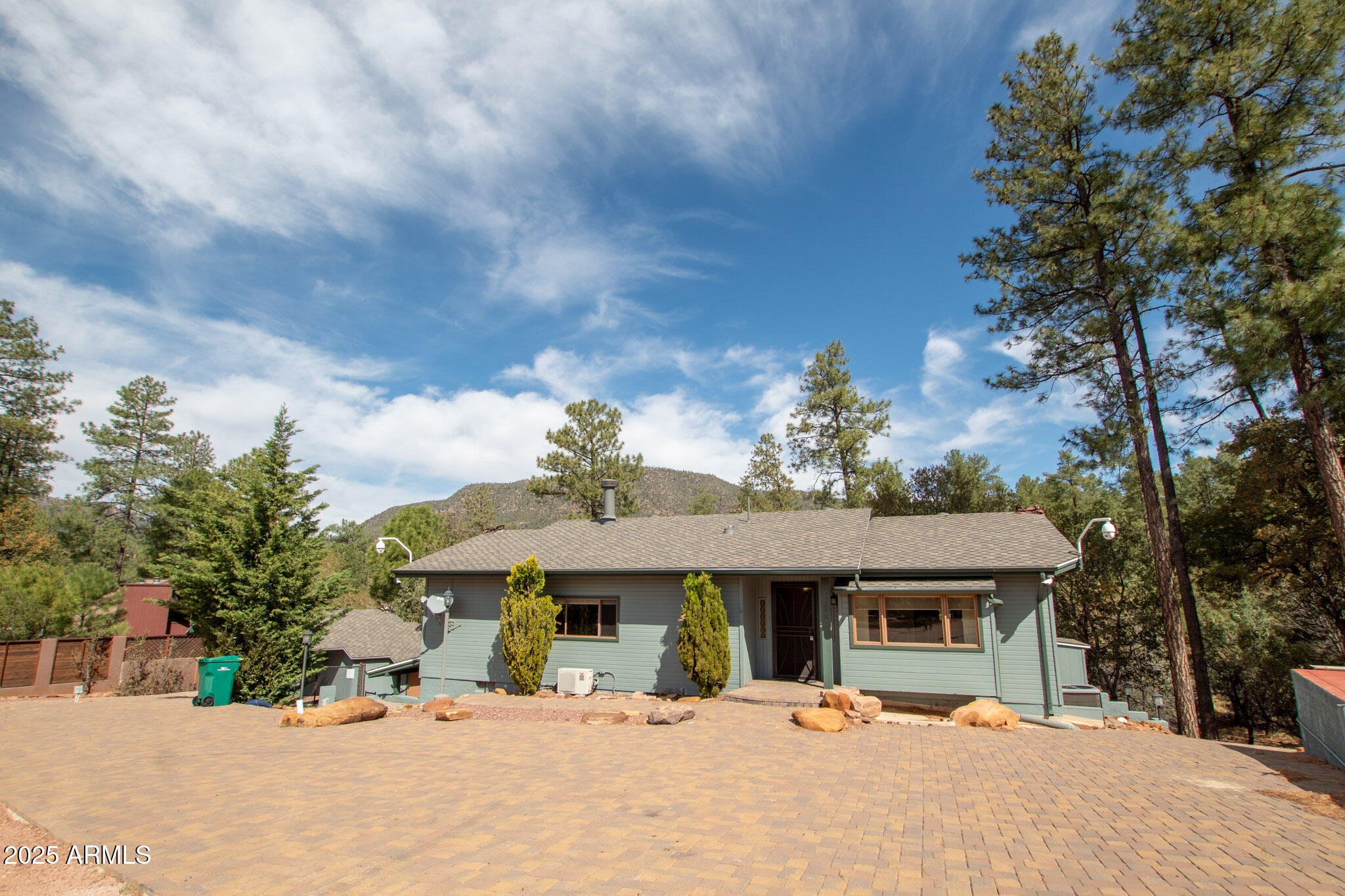 5748 W Evergreen Place Property Photo 1