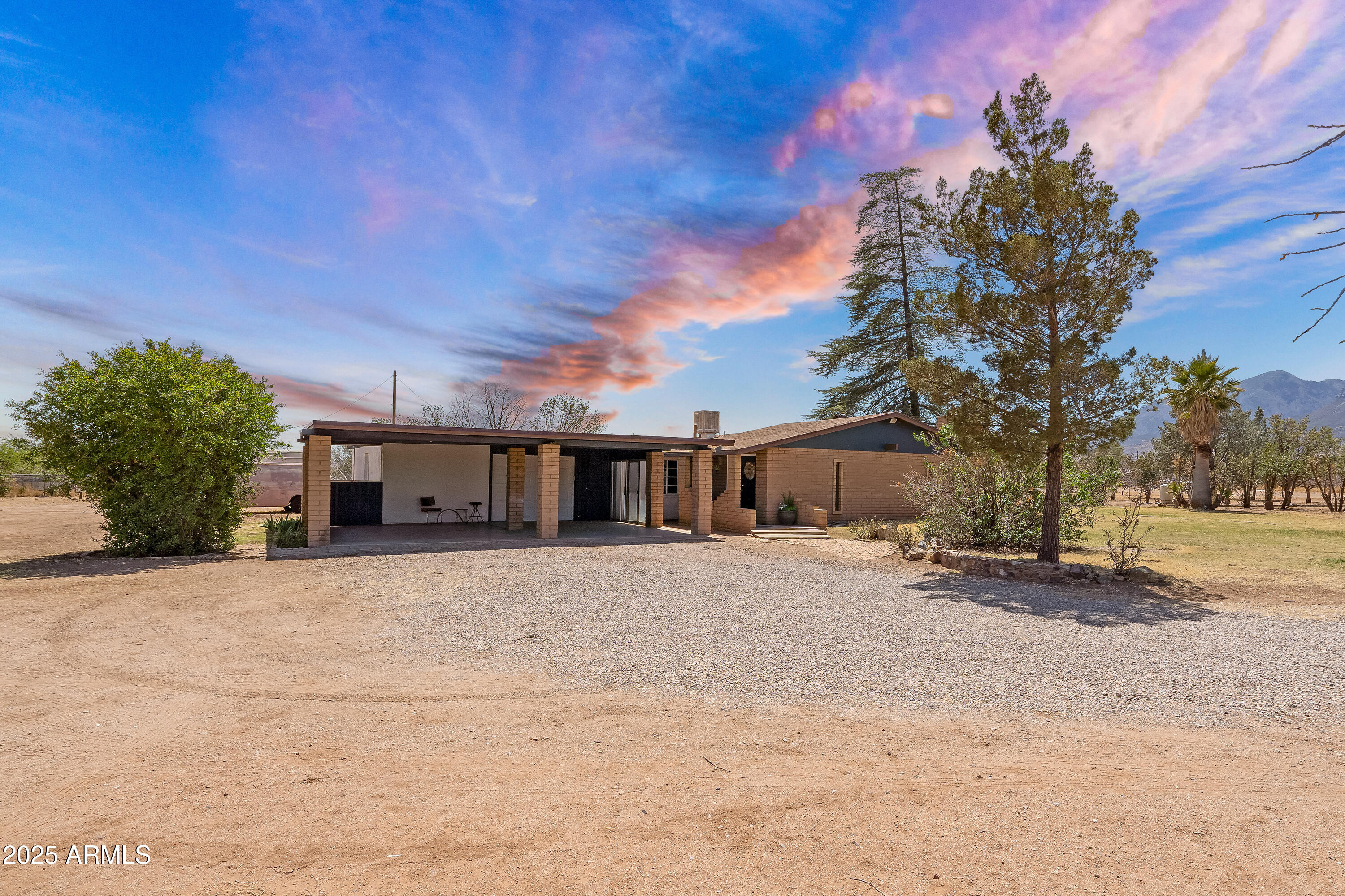5048 E Bevers Street Property Photo 1
