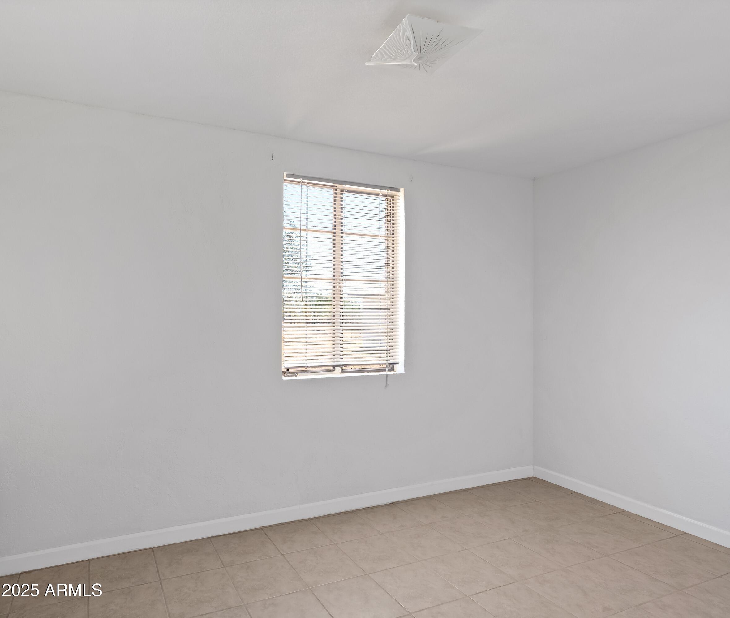 5048 E Bevers Street Property Photo 21