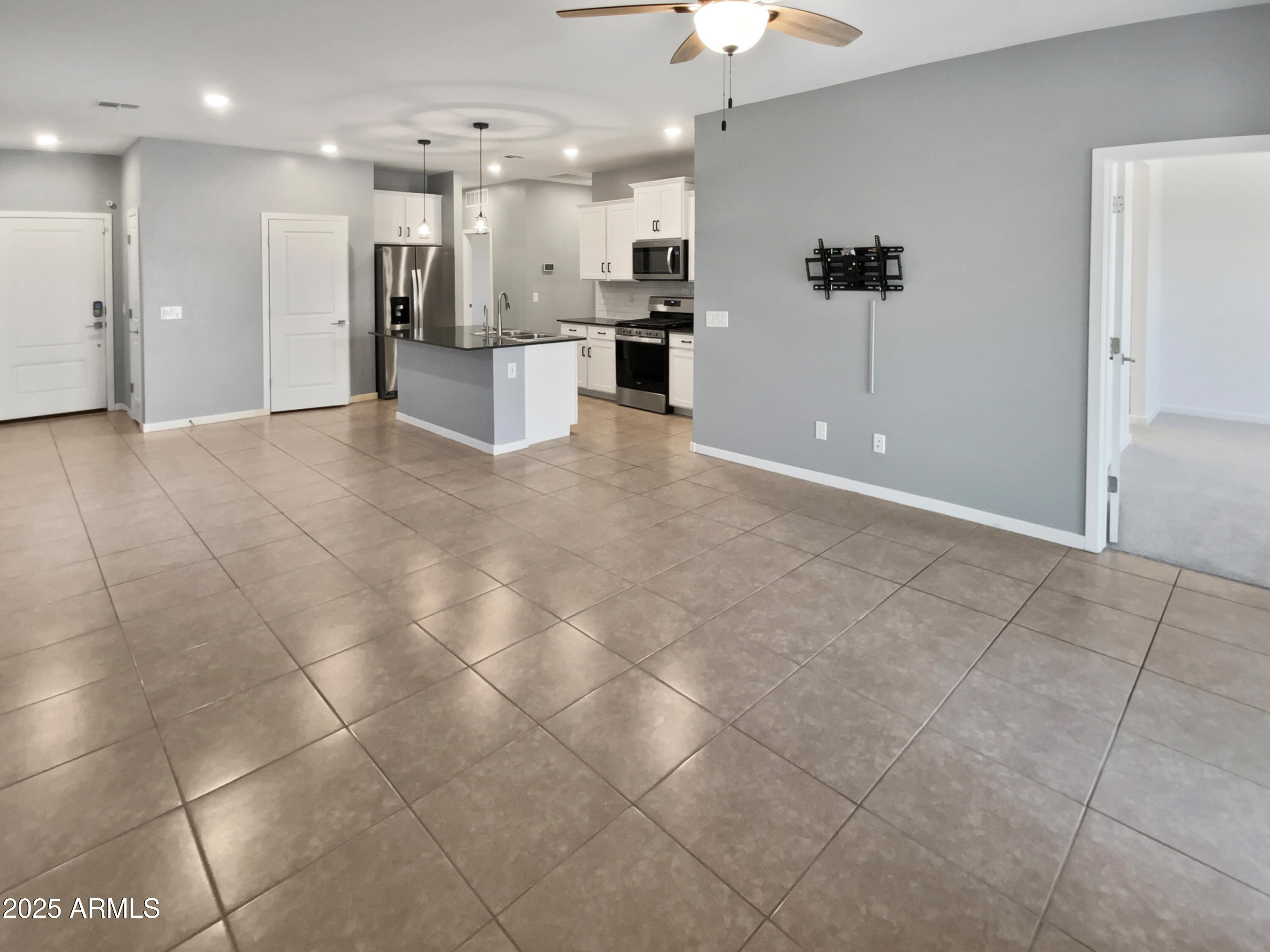 14154 W Voltaire Street Property Photo 3