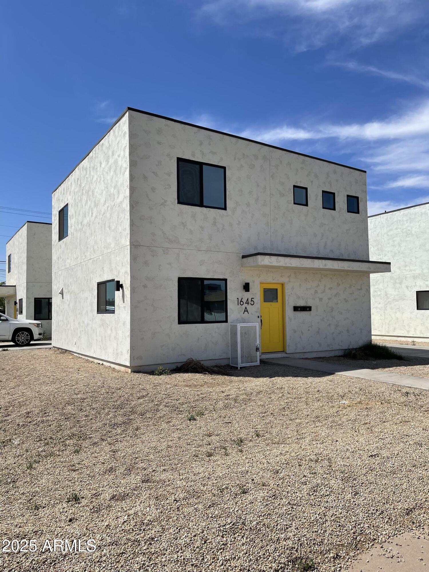 1645 E MONROE Street