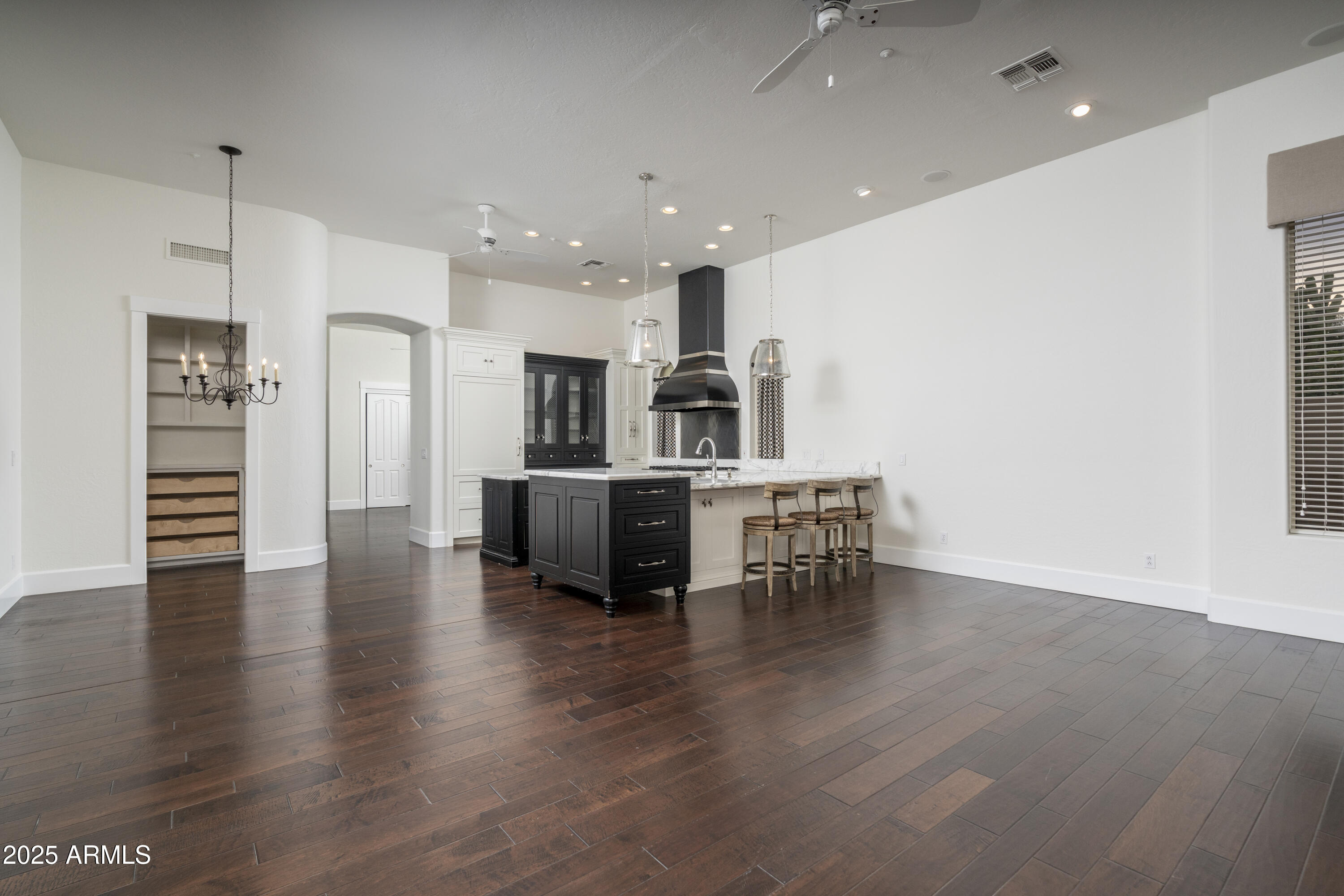 7438 E Cactus Wren Road Property Photo 6