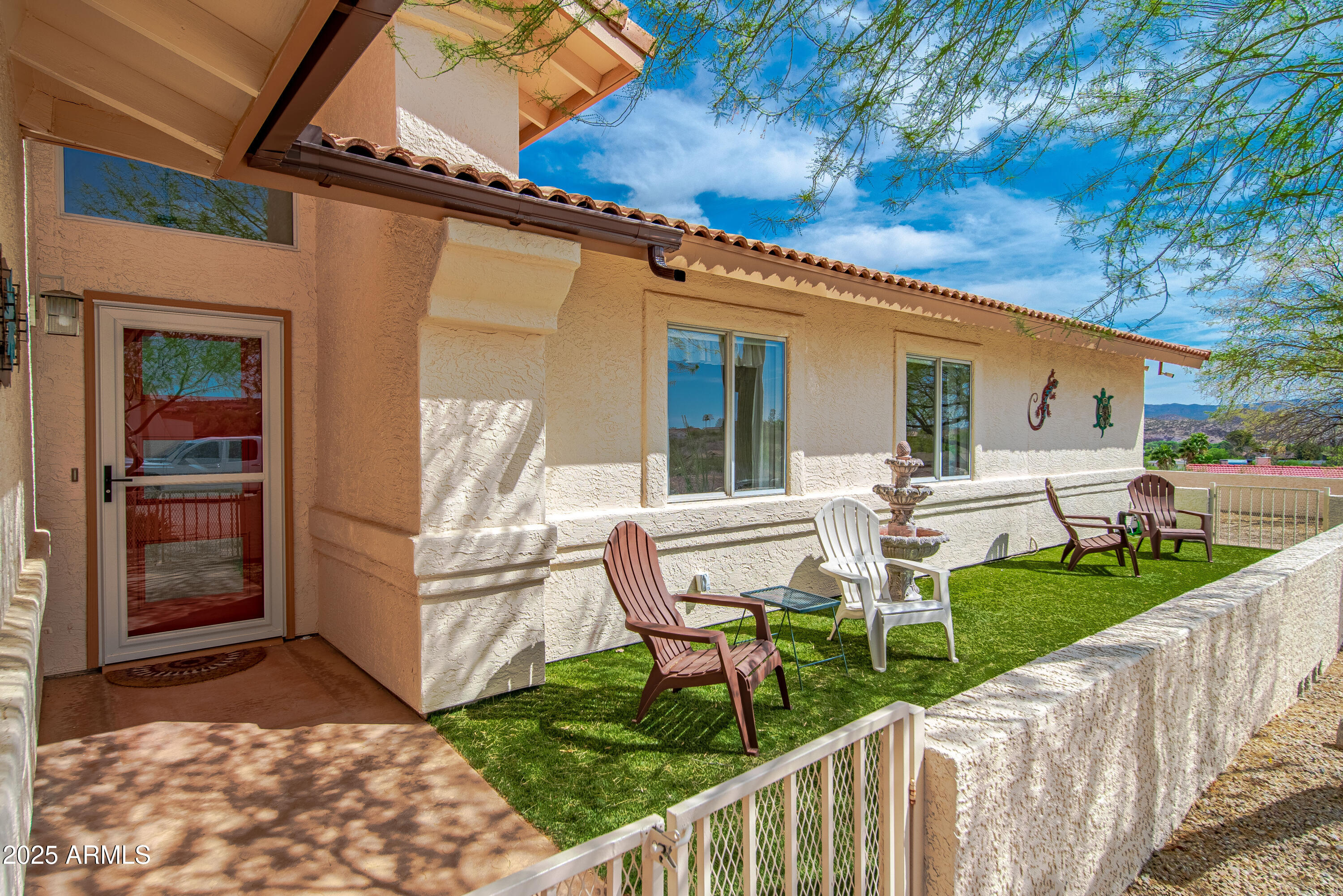 471 America Street Property Photo 5
