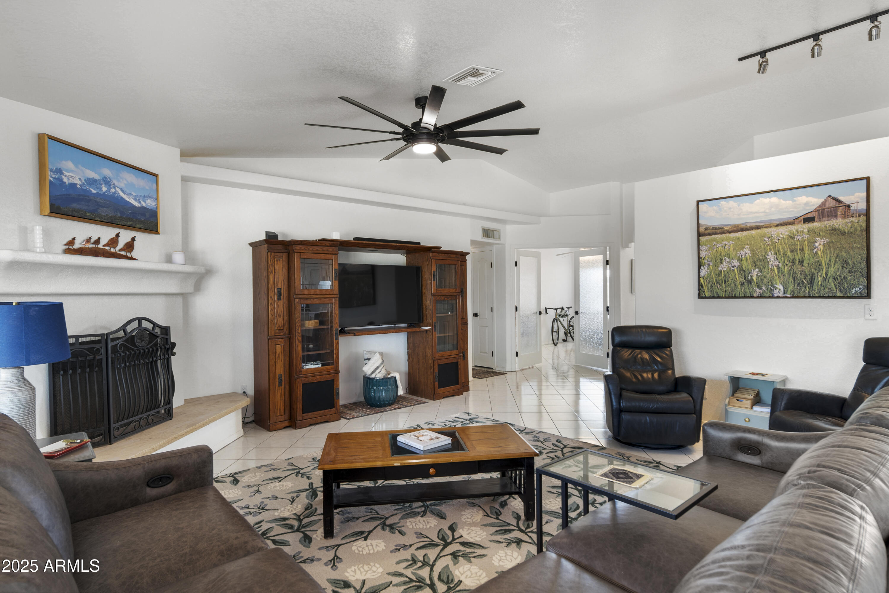 471 America Street Property Photo 6